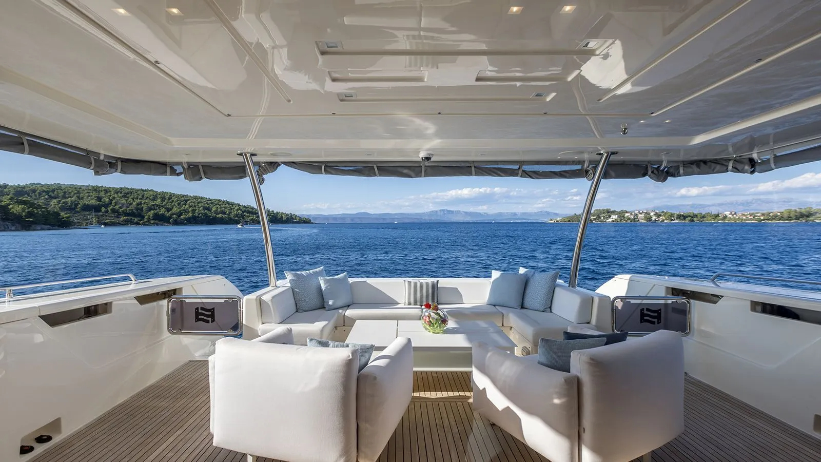 206 Seating on Main deck.jpg
