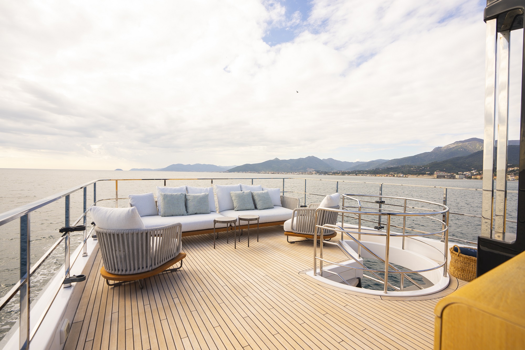 206 Seating on Sun deck.jpg
