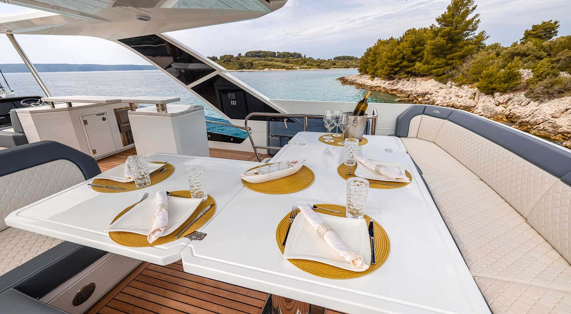 206 Sun deck flexible dining table.jpg