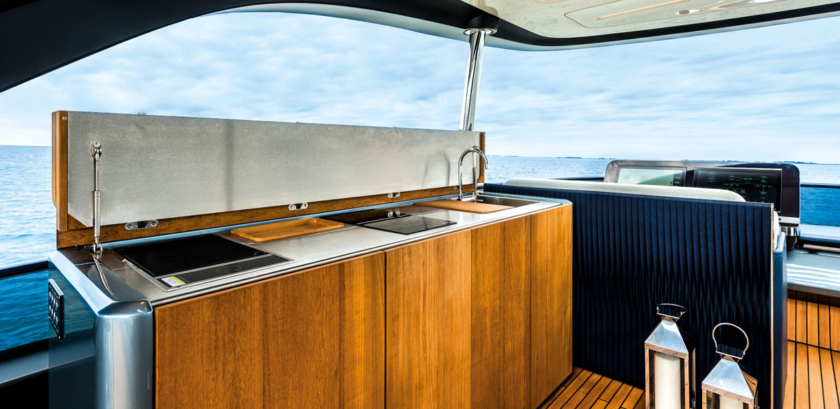 206 Sun deck kitchen.jpg