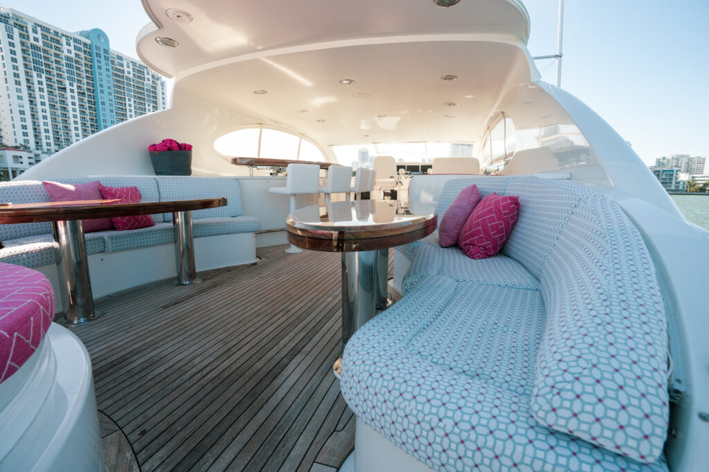 206 Sun deck seating.jpg
