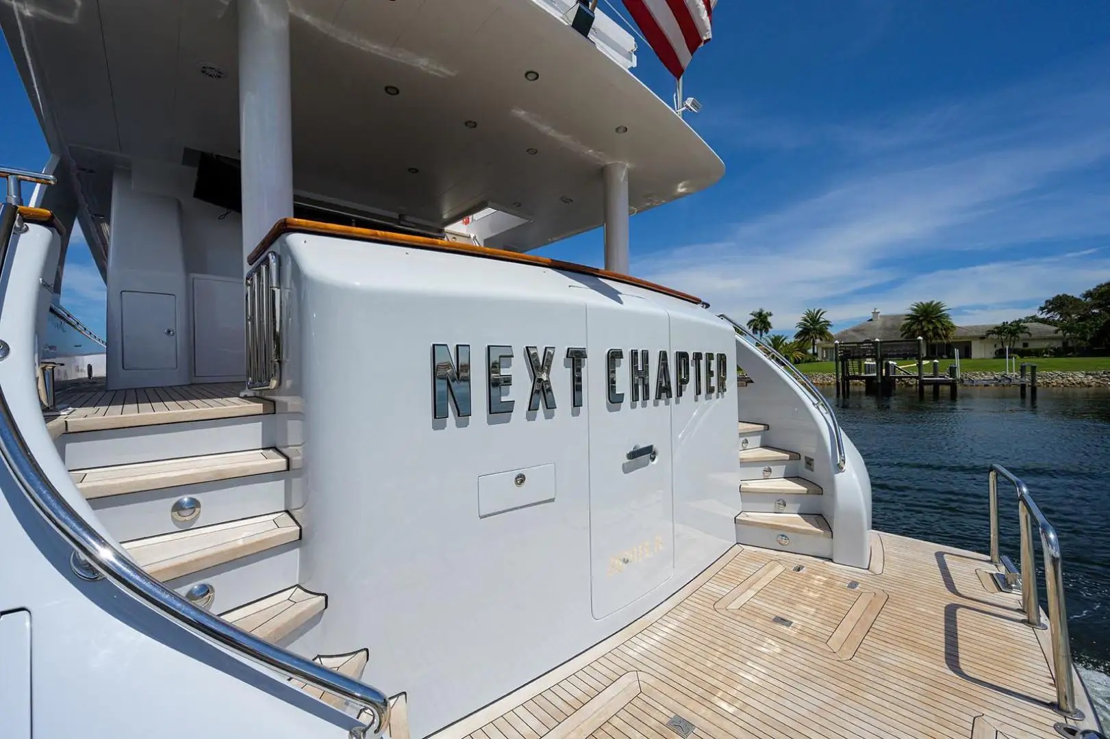 206 Swim platform at the stern.jpg