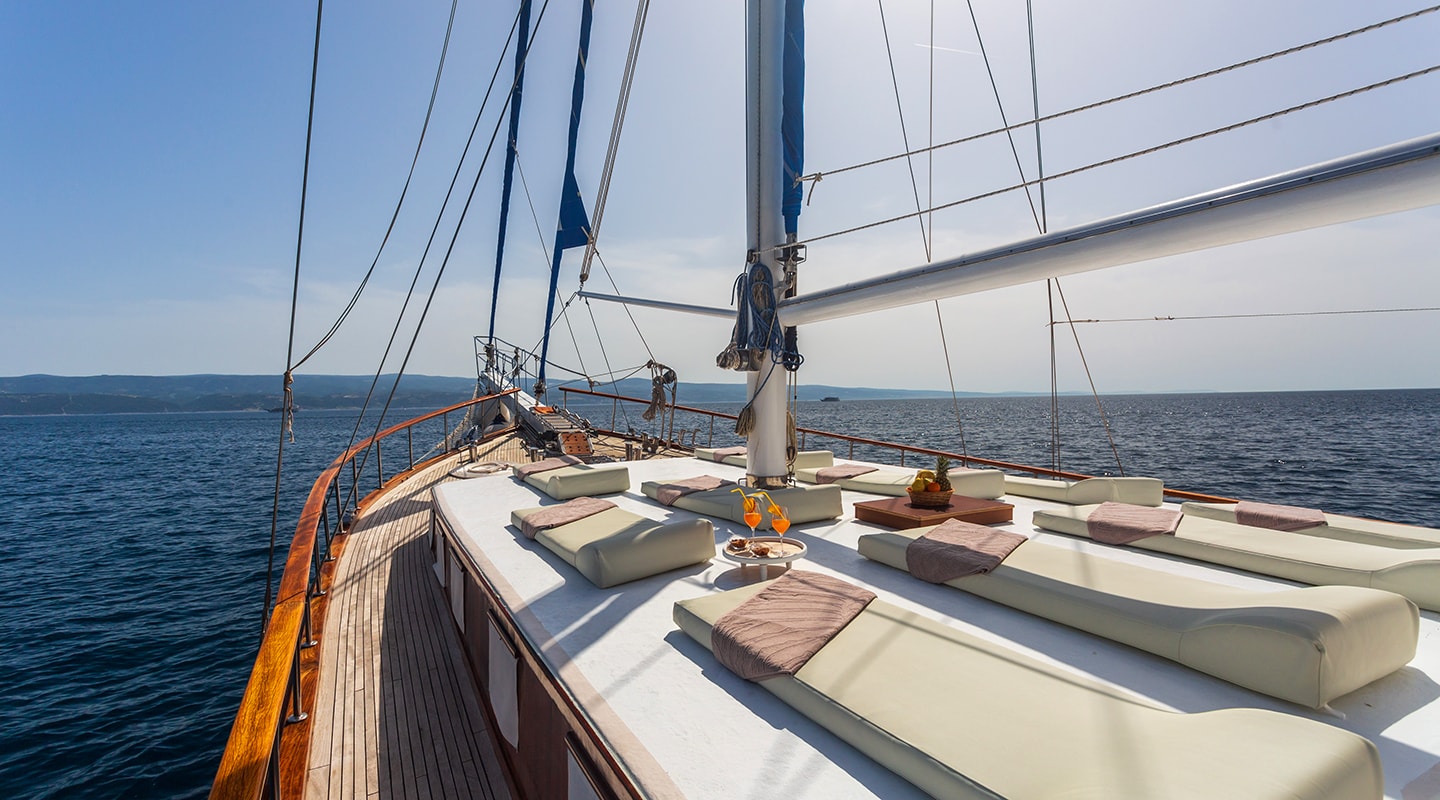 207 ANDI STAR Sun deck.jpg