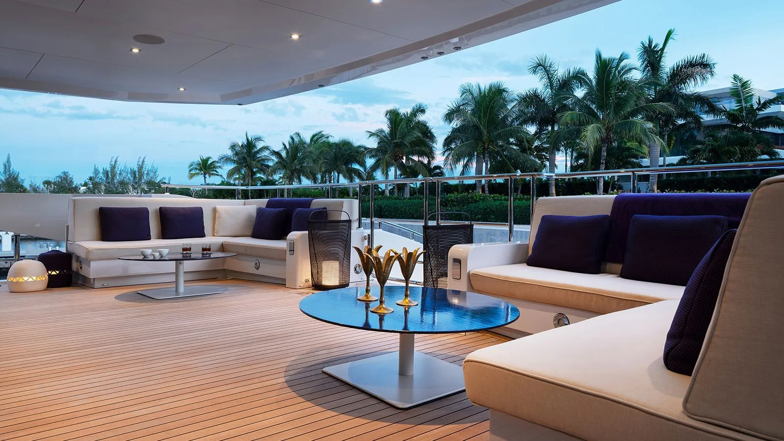 207 Main deck aft.jpg