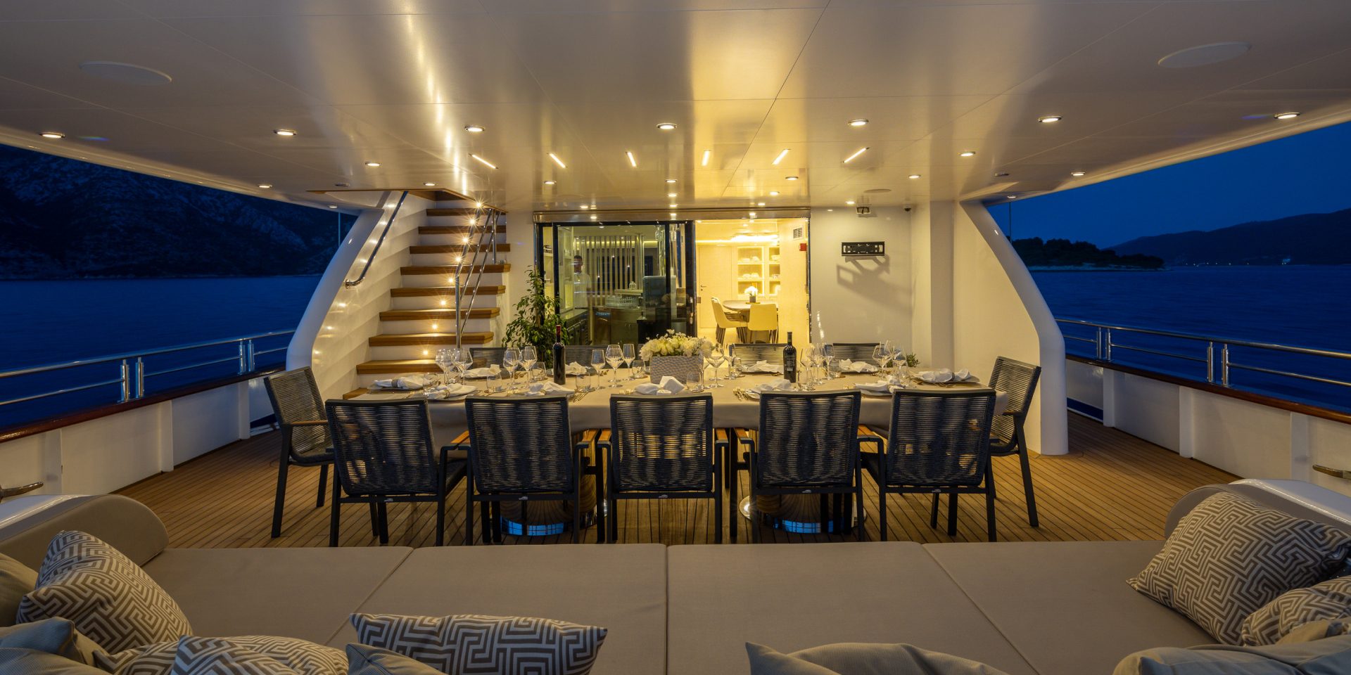 207 Main deck dining and seating.jpg
