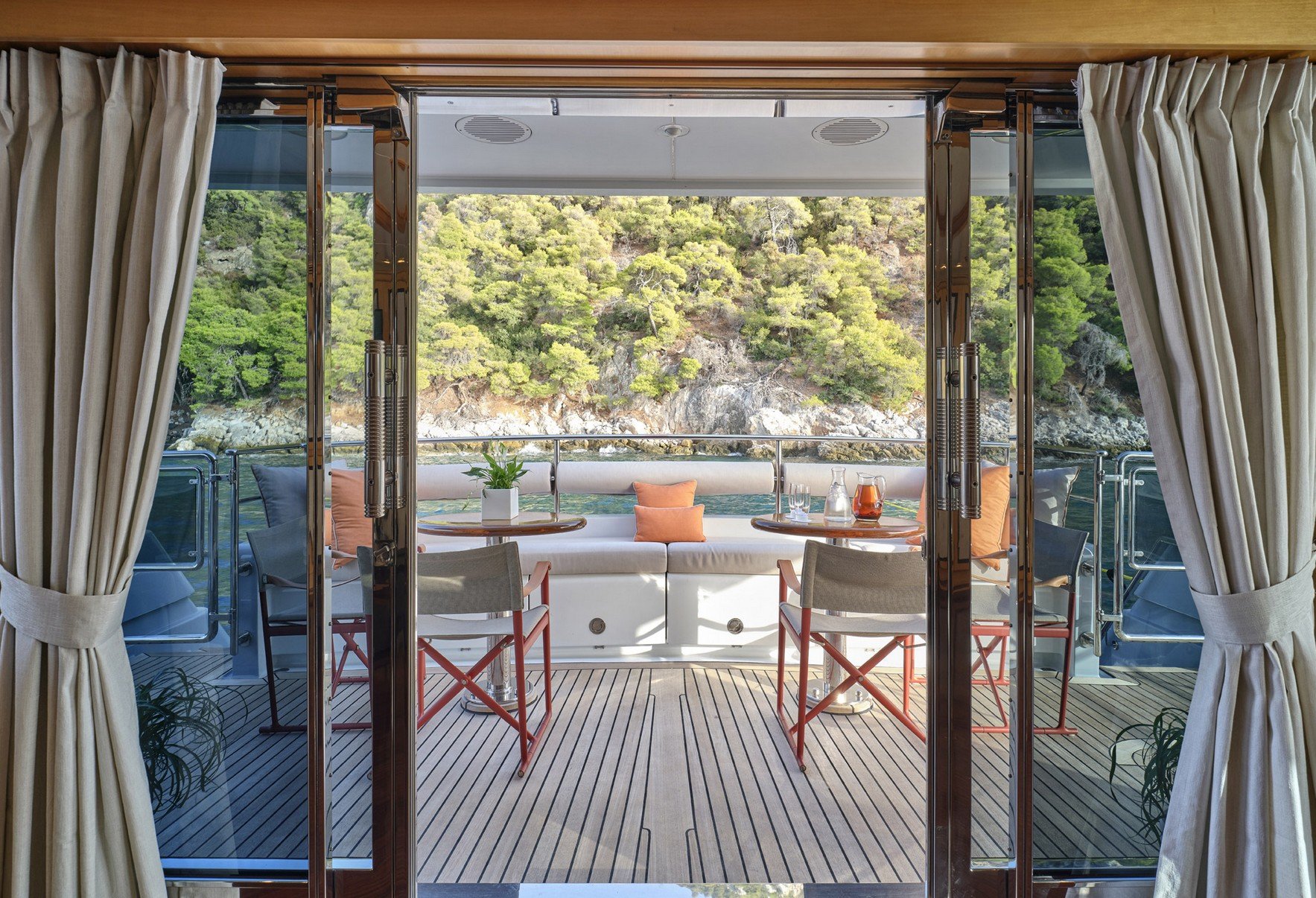 207 Main deck entry.jpg