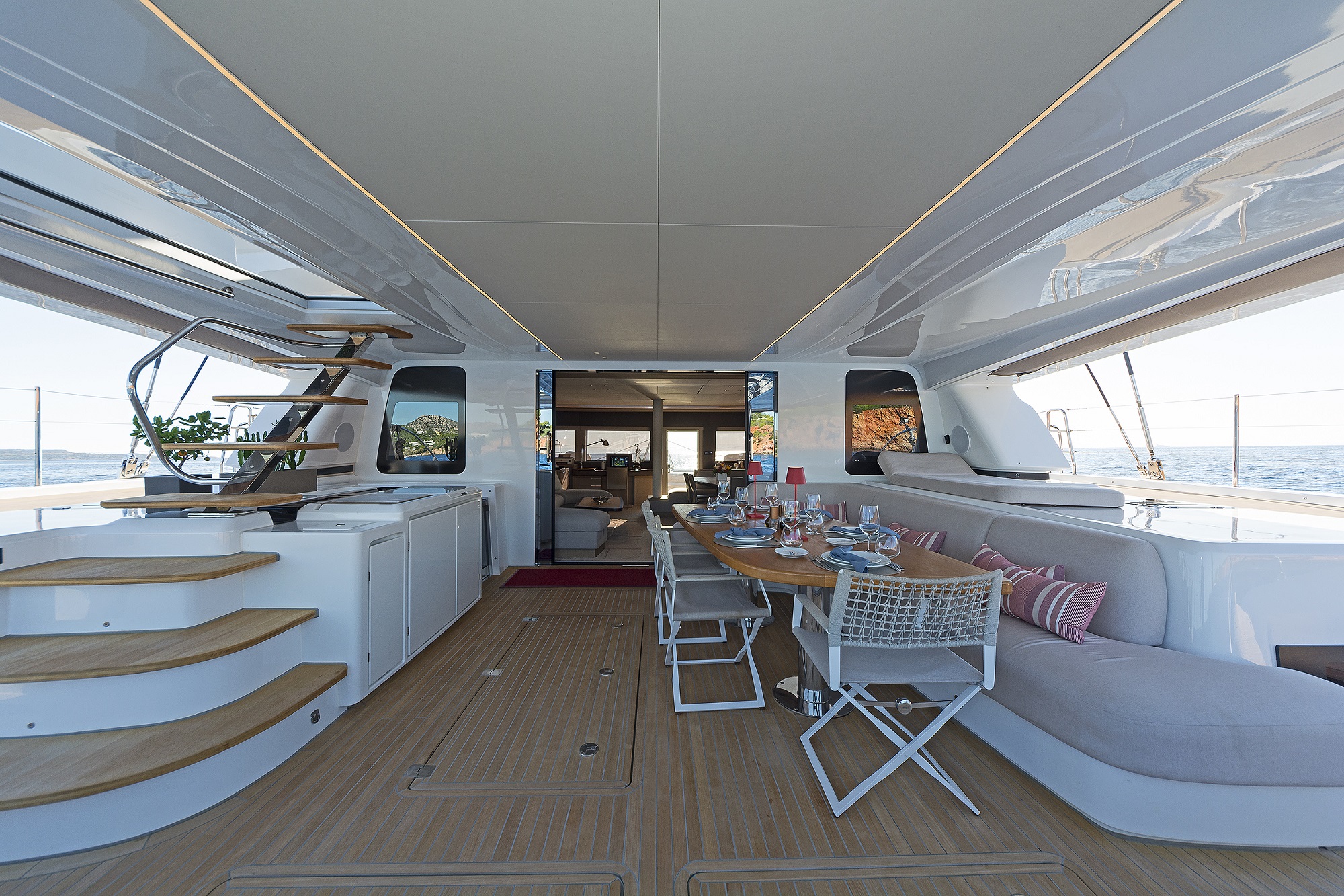 207 Main deck seating and dining.jpg