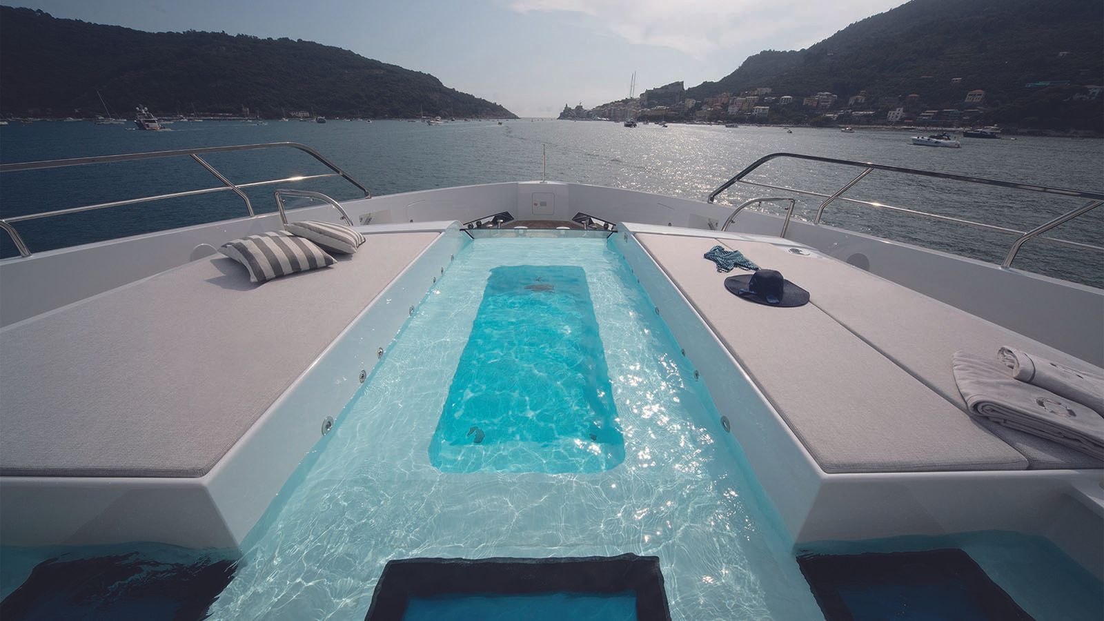 207 Pool and loungers.jpg