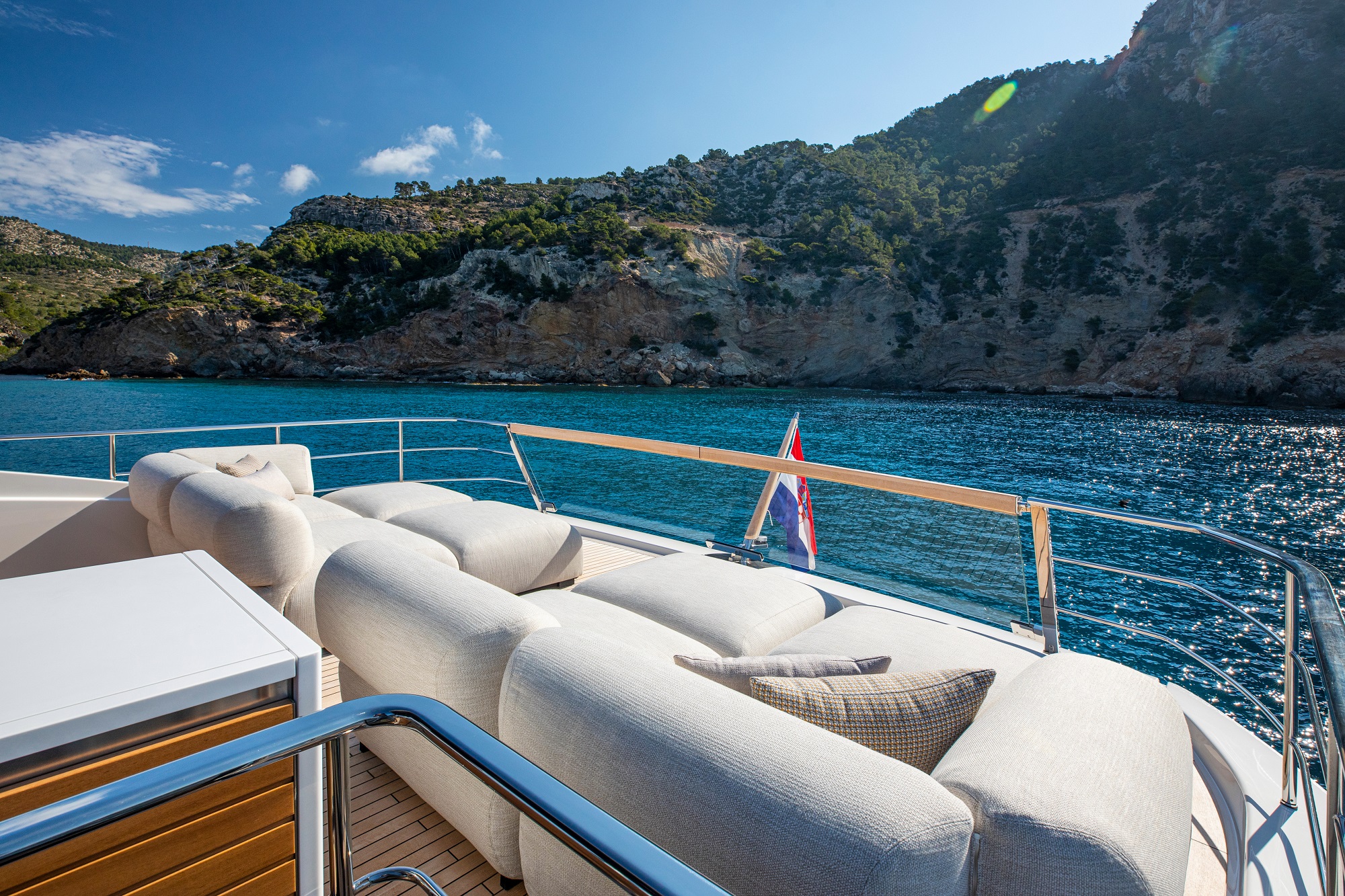 207 Seating on Sun deck.jpg