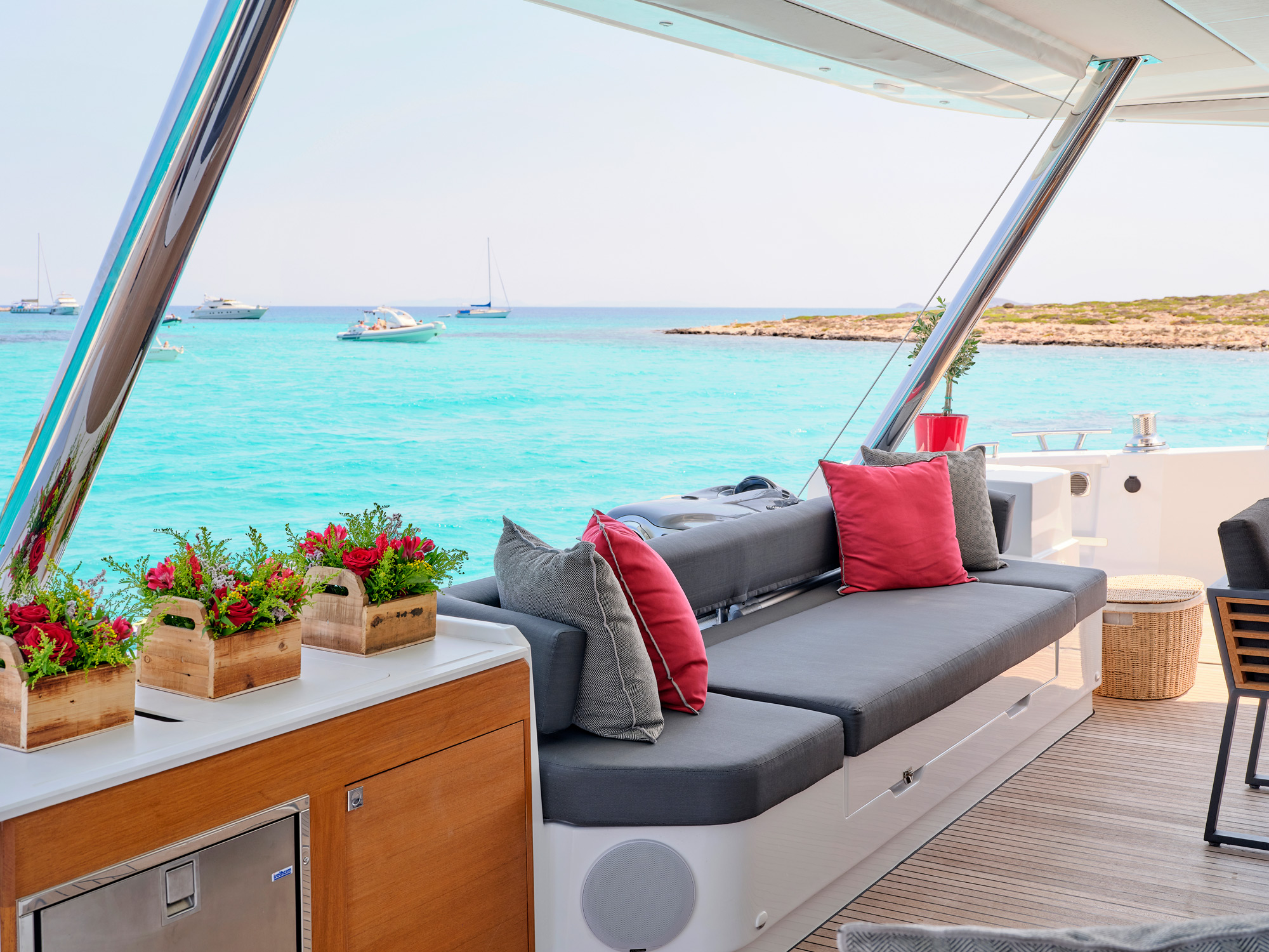 208 Exterior seating.jpg