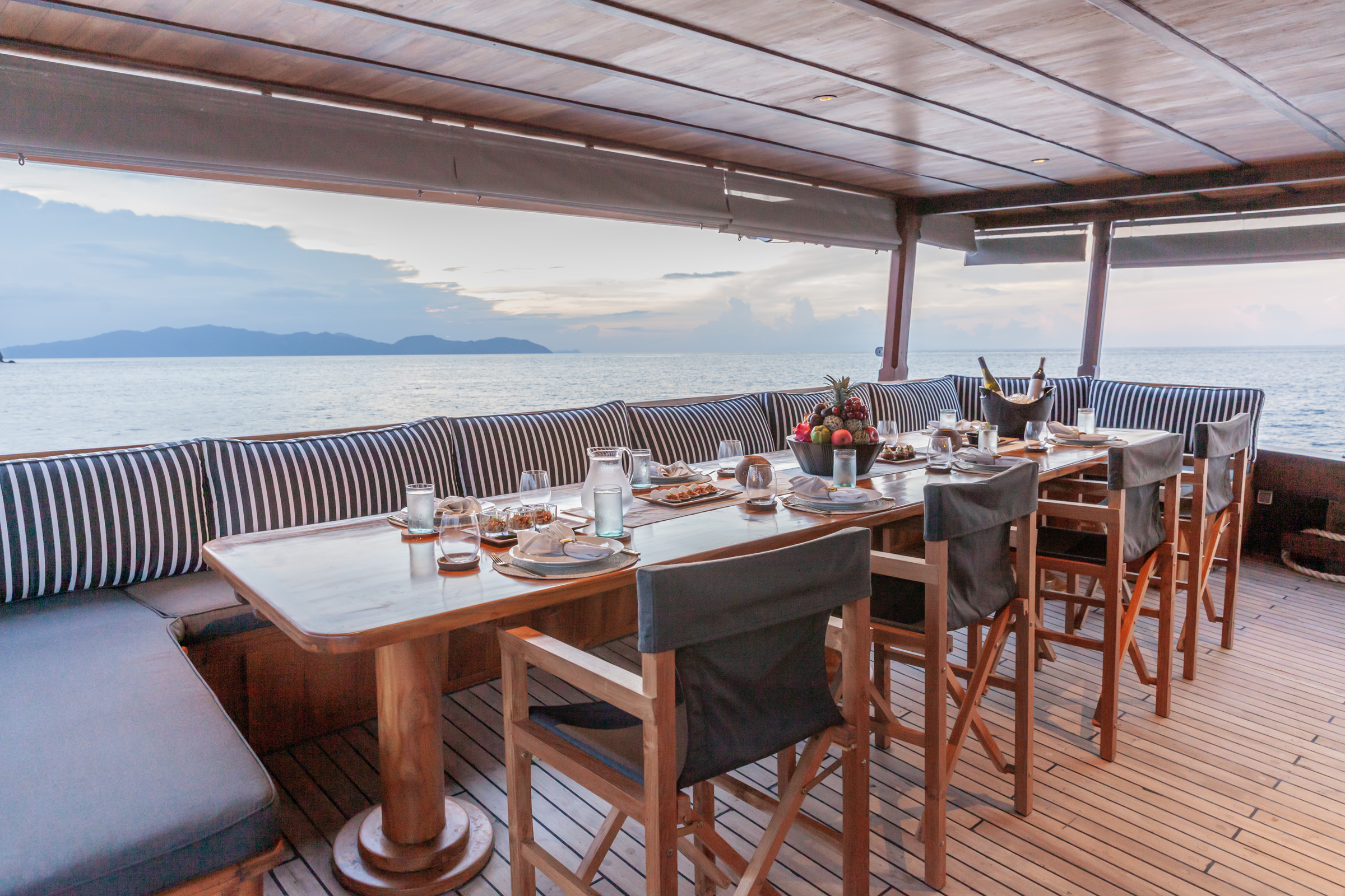 208 Main deck aft dining table.jpg
