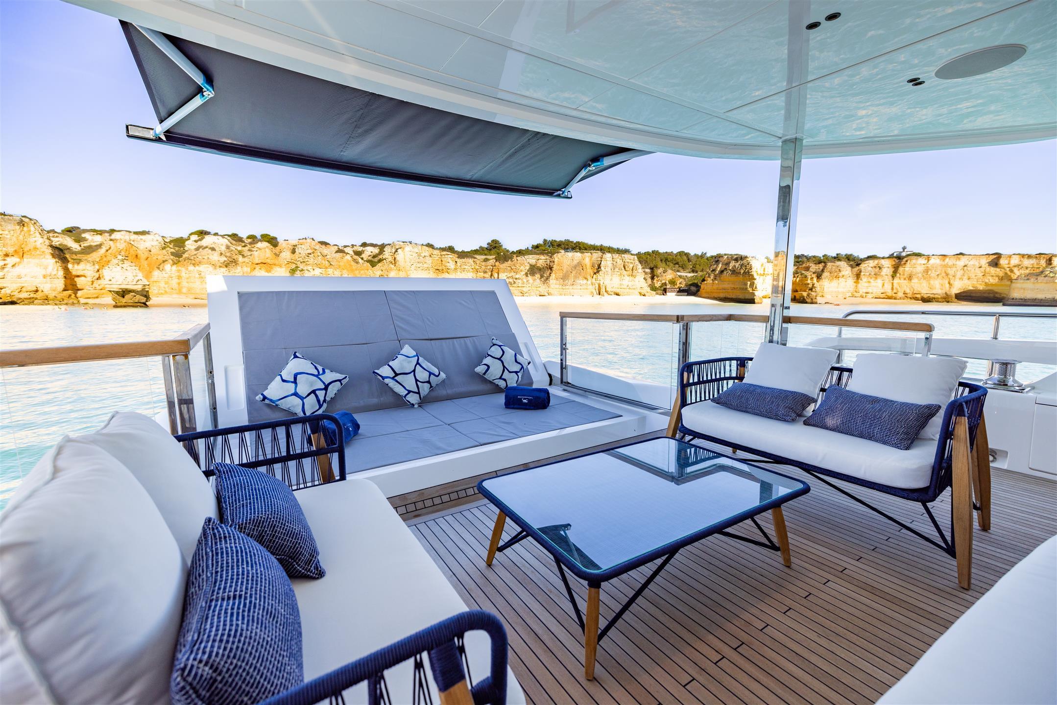 208 Main deck aft.jpg