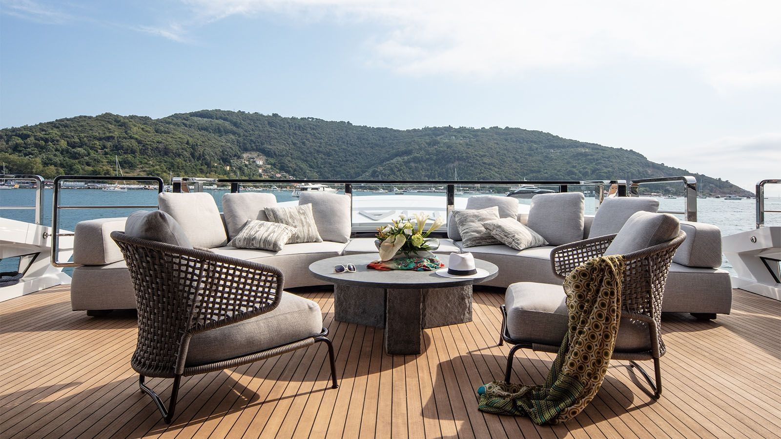 208 Seating Main deck.jpg