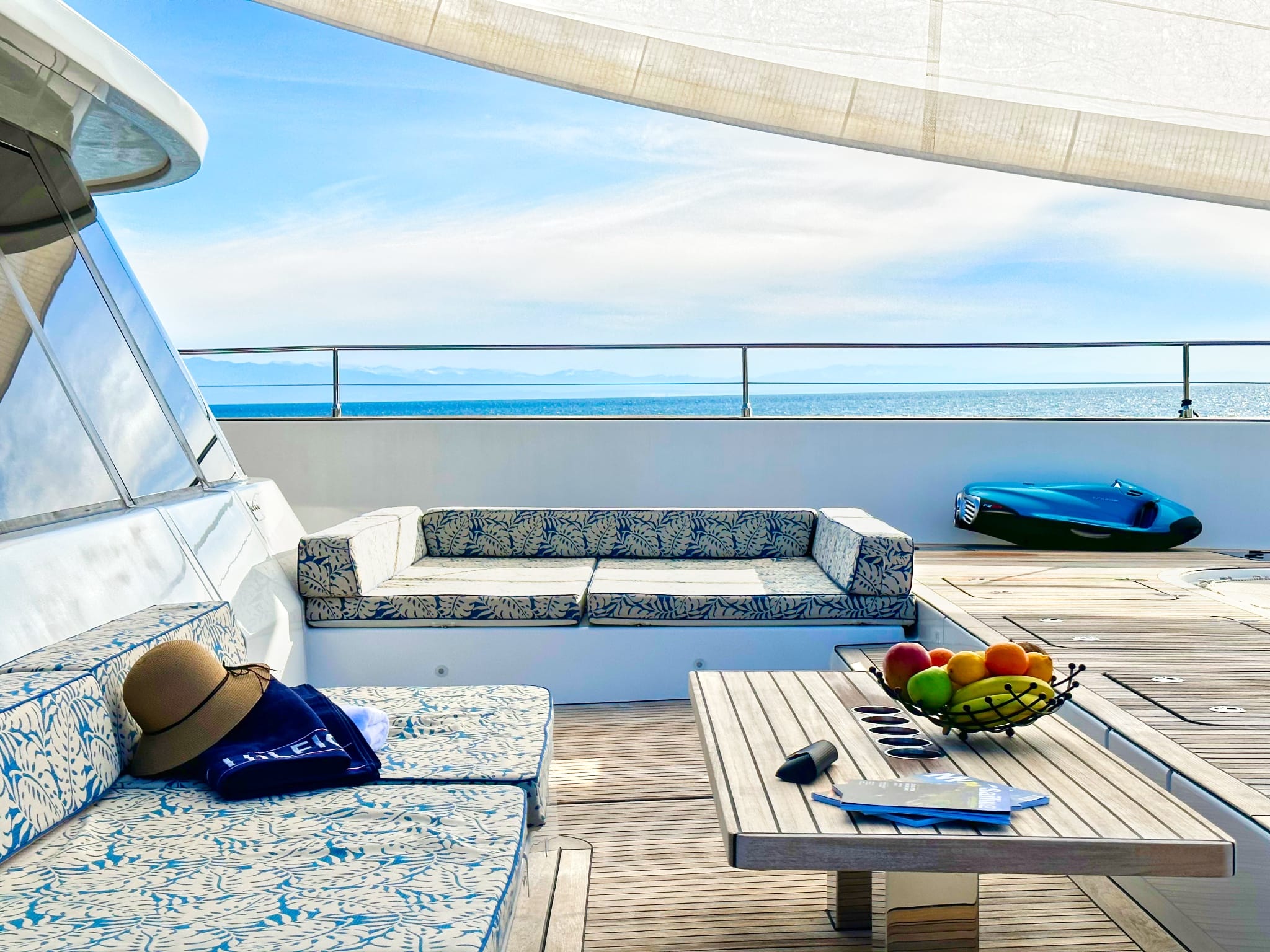 209 Foredeck sunken lounge.jpg