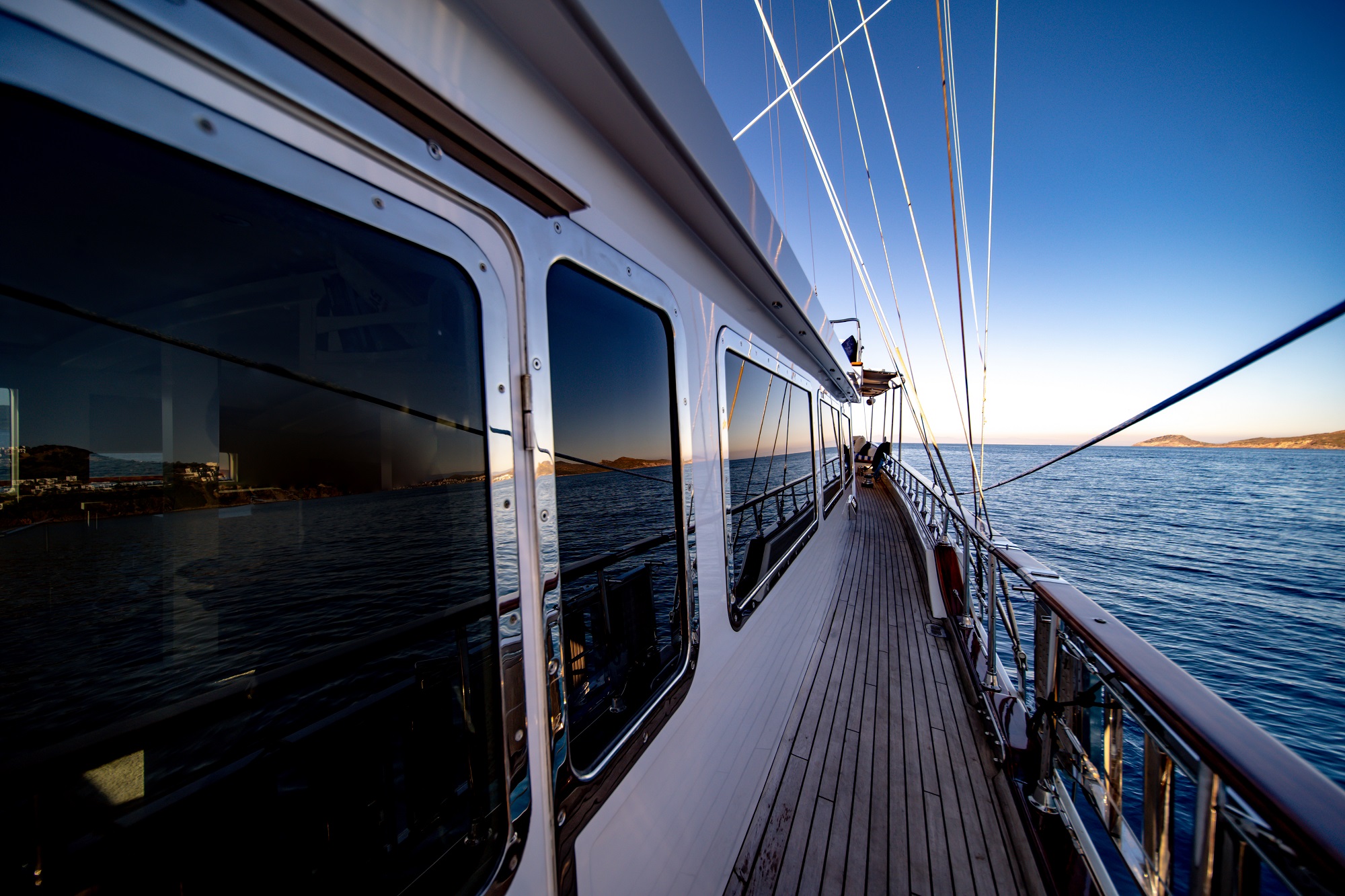 209 Side deck.jpg