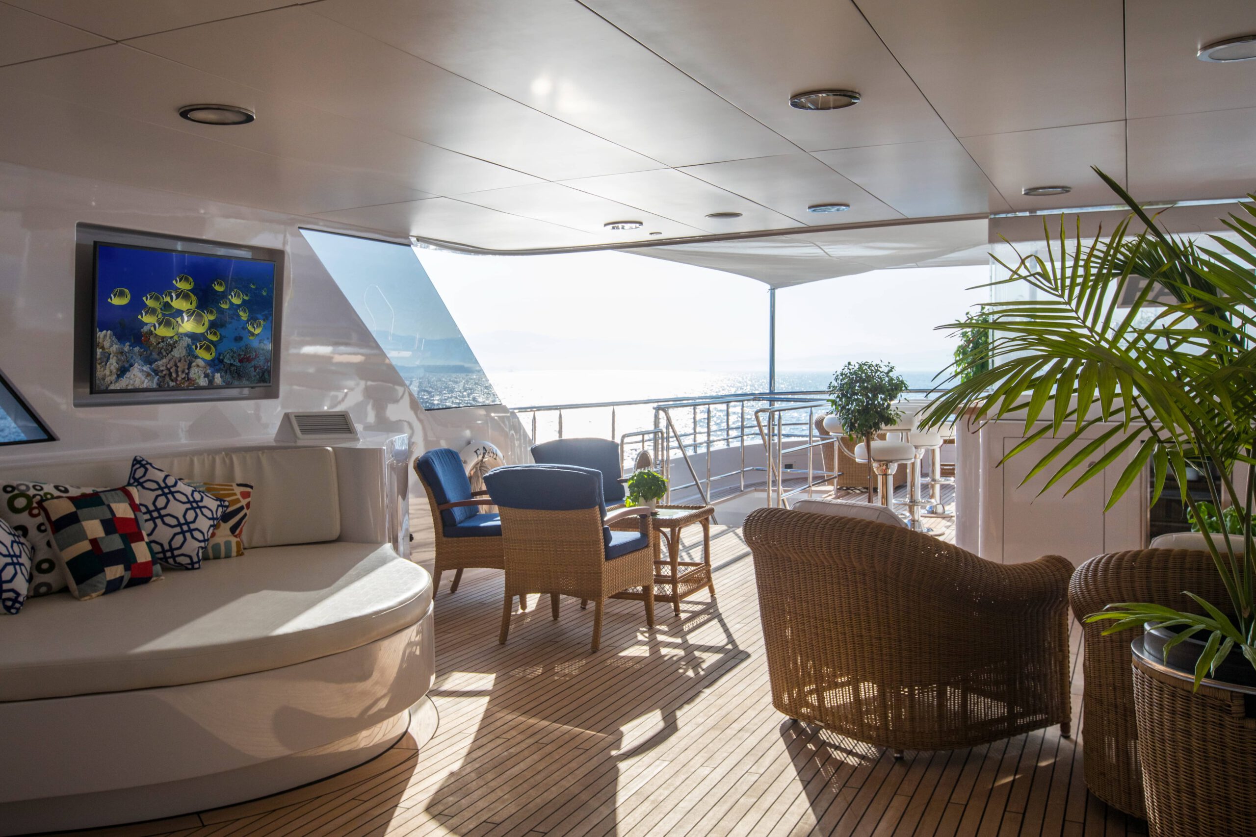 209 Sun deck seating view aft.jpg