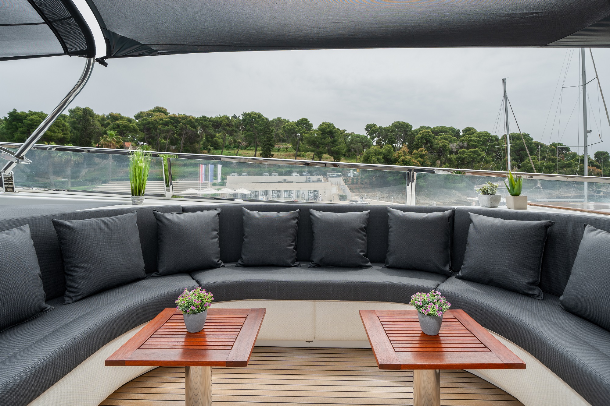 209 Sun deck seating.jpg