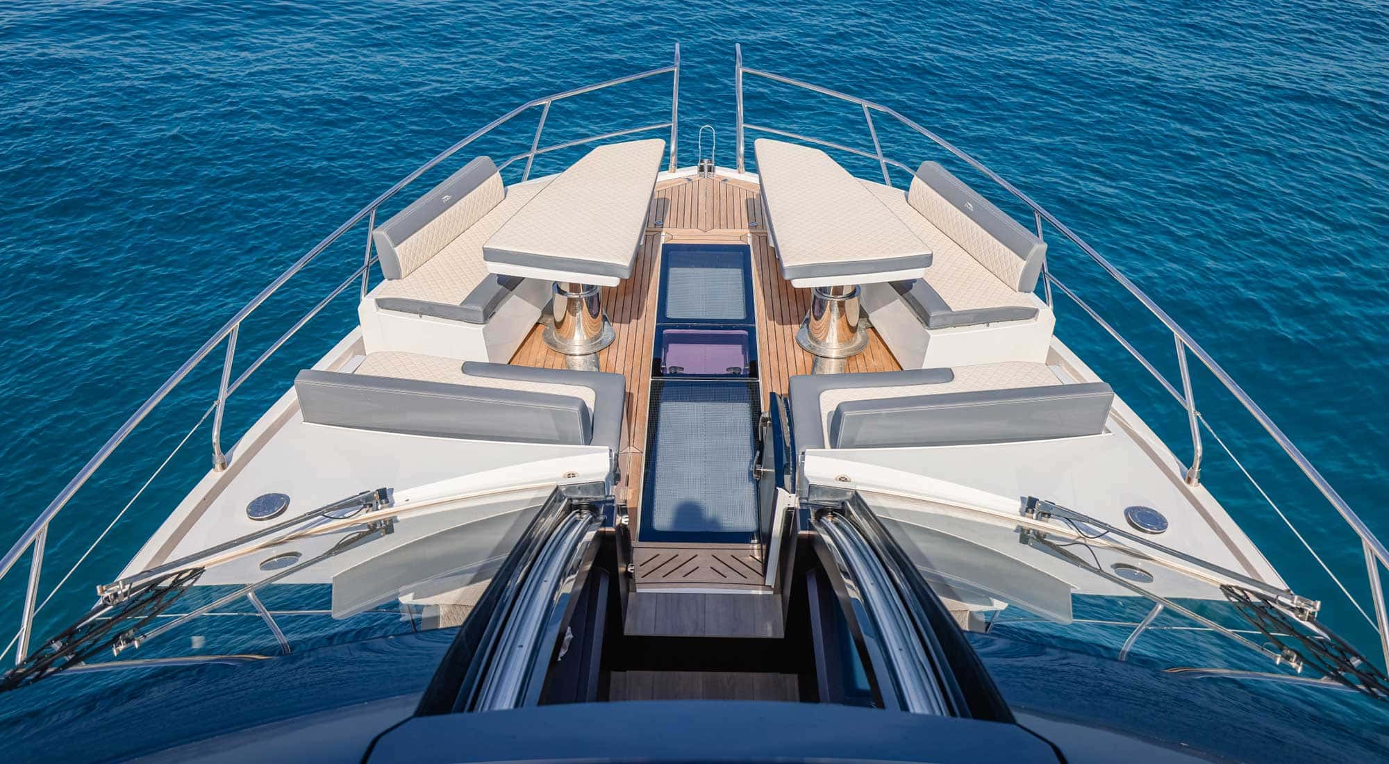 210 Foredeck with flexible seating.jpg