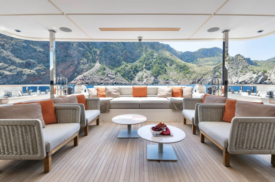 210 Main deck aft.png