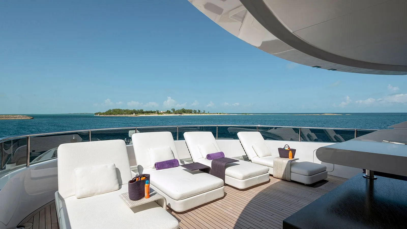 210 Sundeck foward loungers.jpg