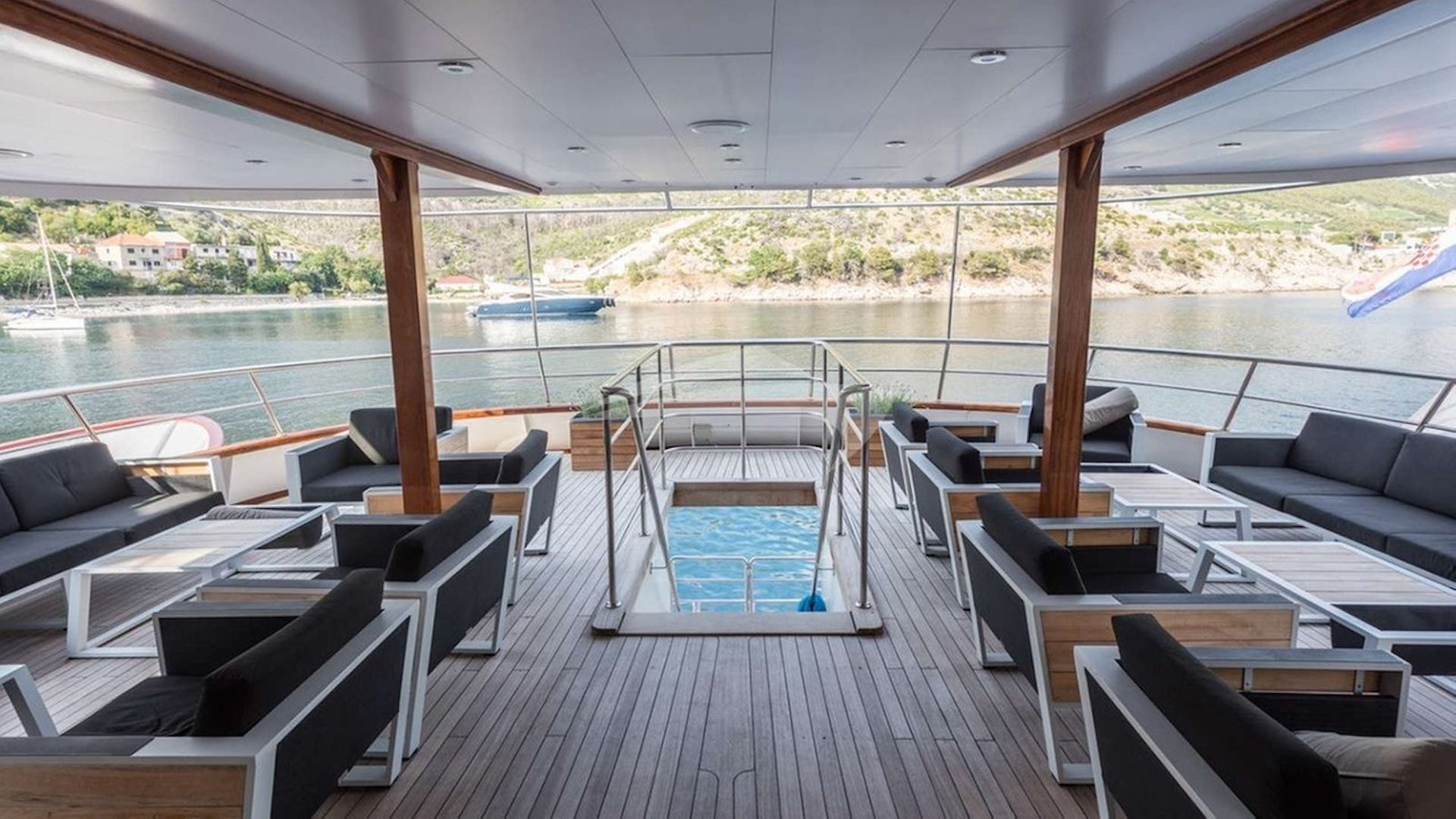 210 Upper deck aft.jpg