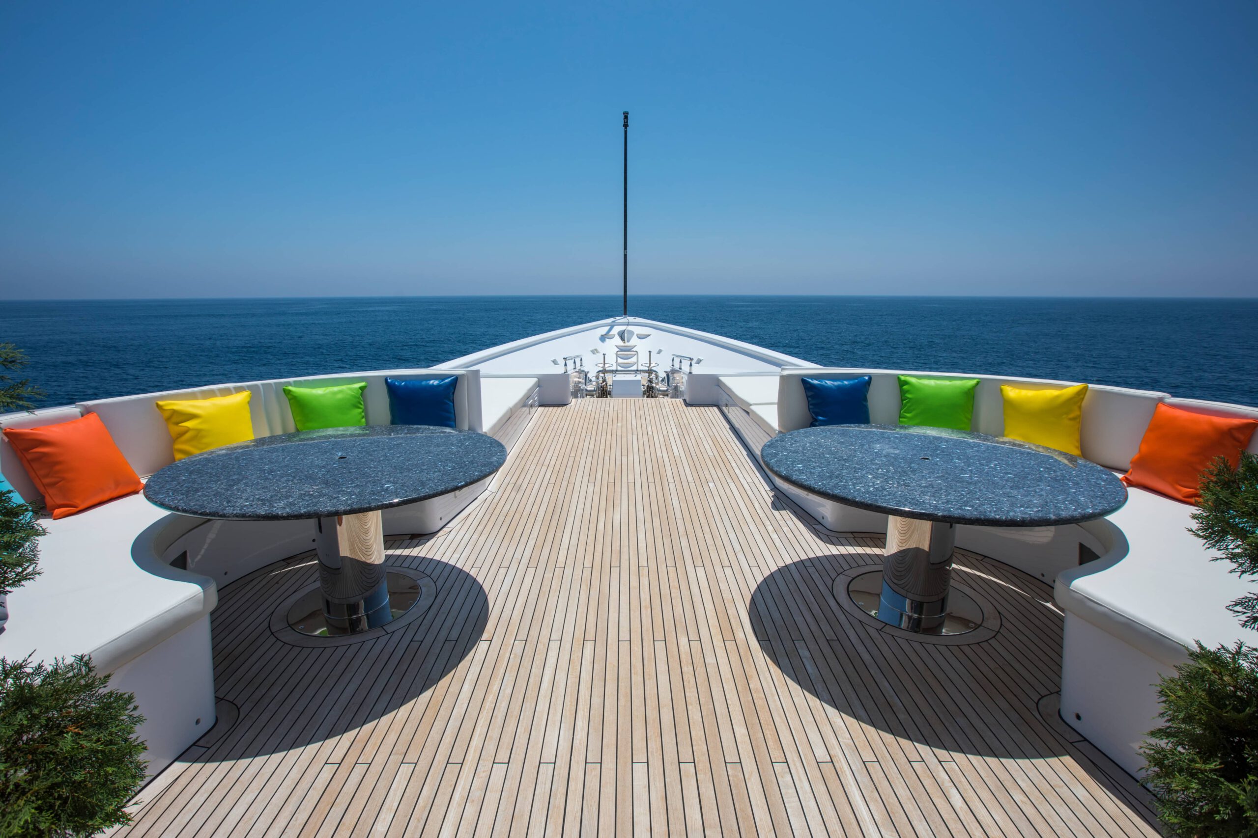 211 Foredeck view forward.jpg