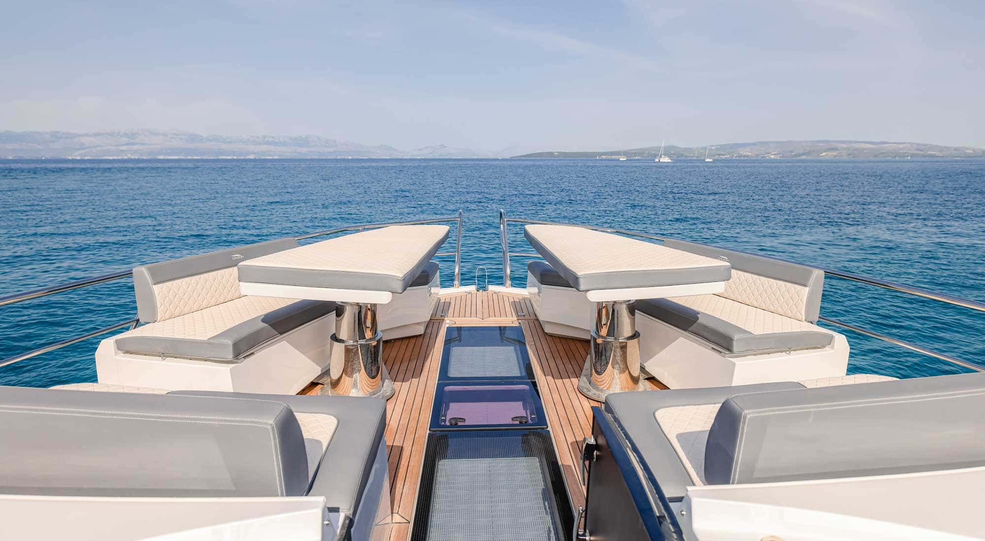 211 Foredeck.jpg
