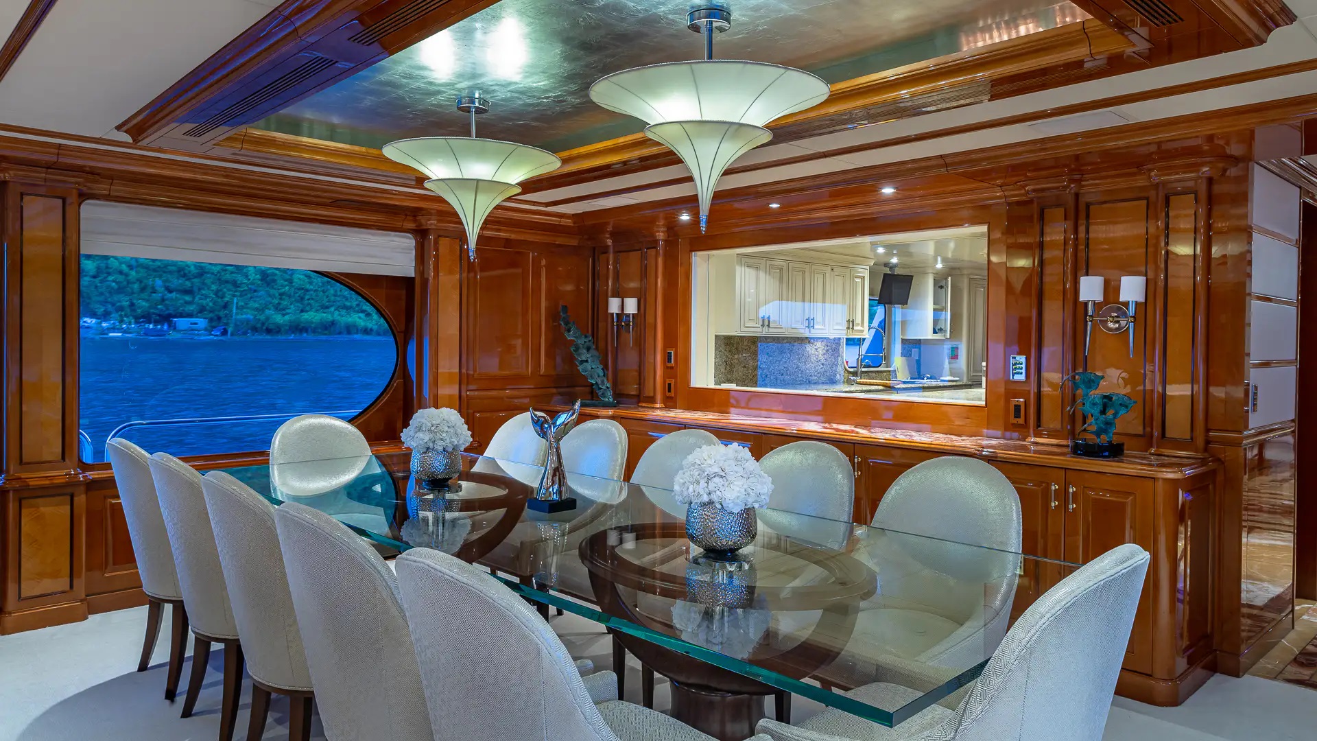 211 Formal dining on Main deck.jpg