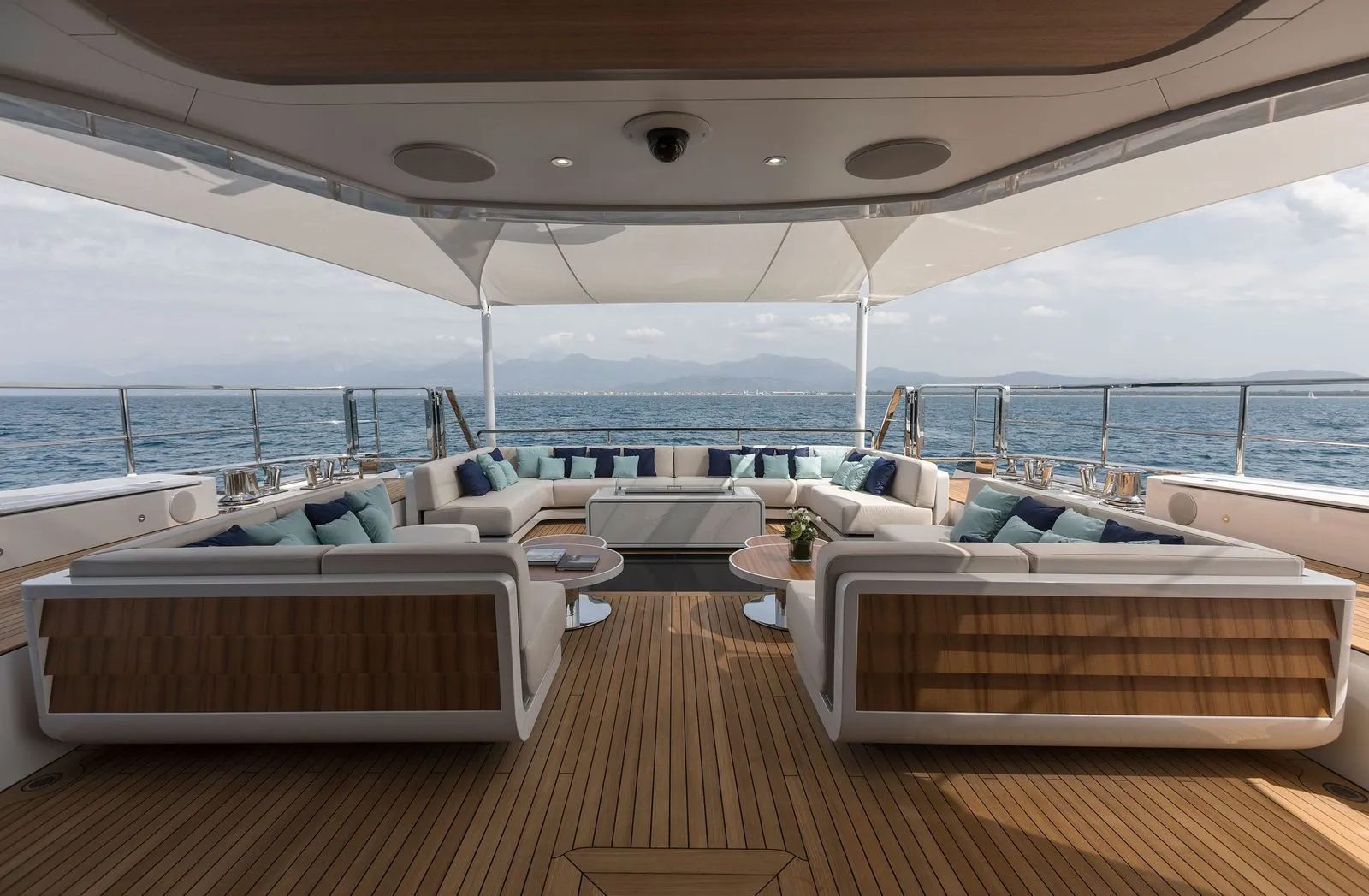 211 Main deck aft lounge.jpg