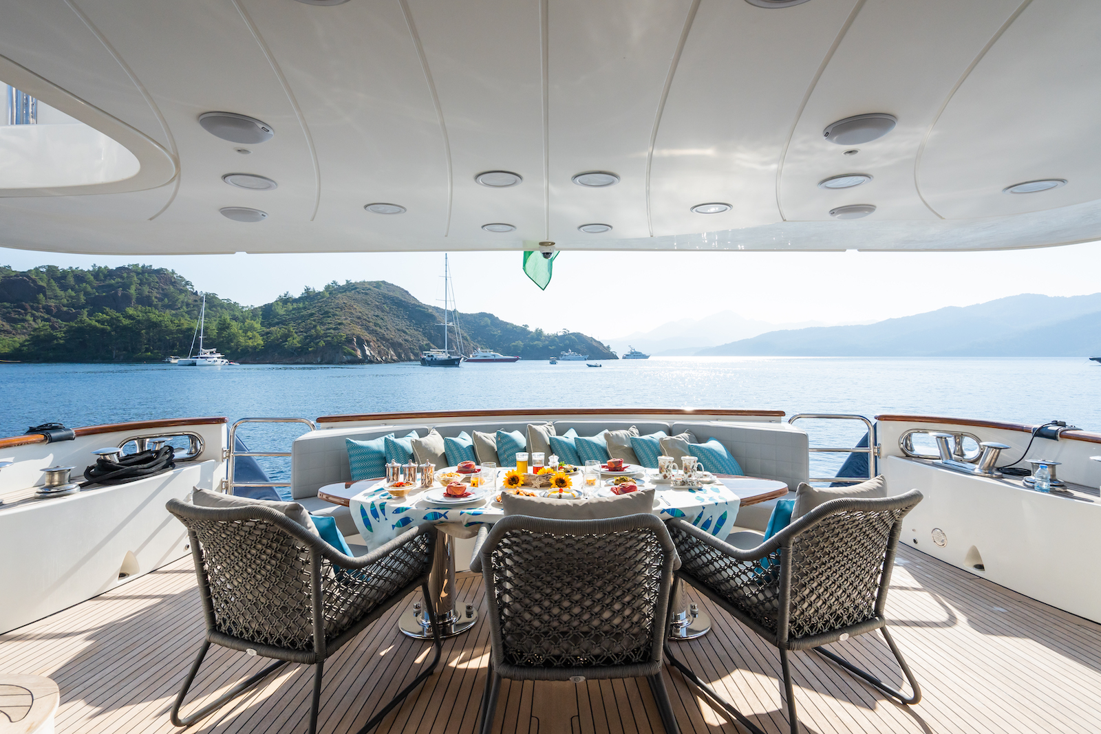 211 Main deck aft.jpg