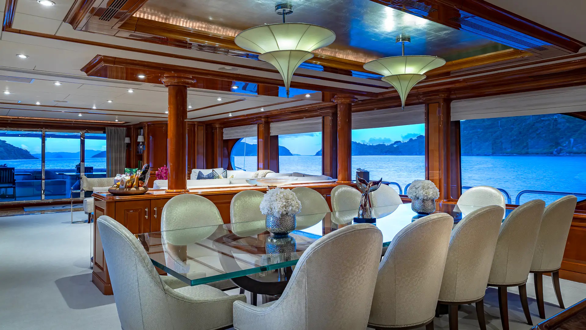 212 Main deck dining.jpg