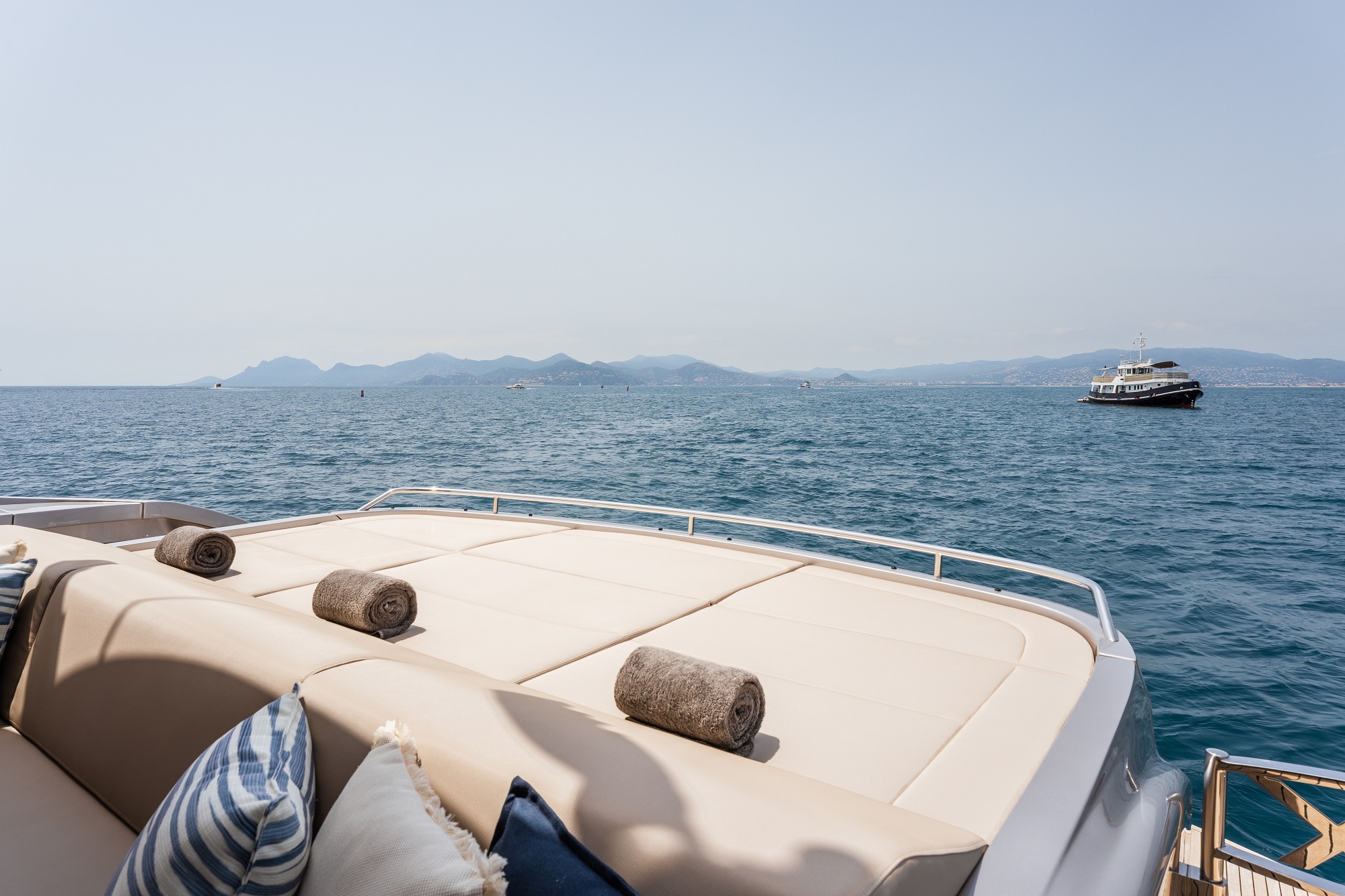 213 Aft deck sun pads.jpg