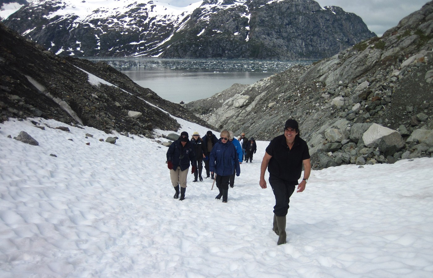 220_hiking_snow_sm-1400x900.jpg