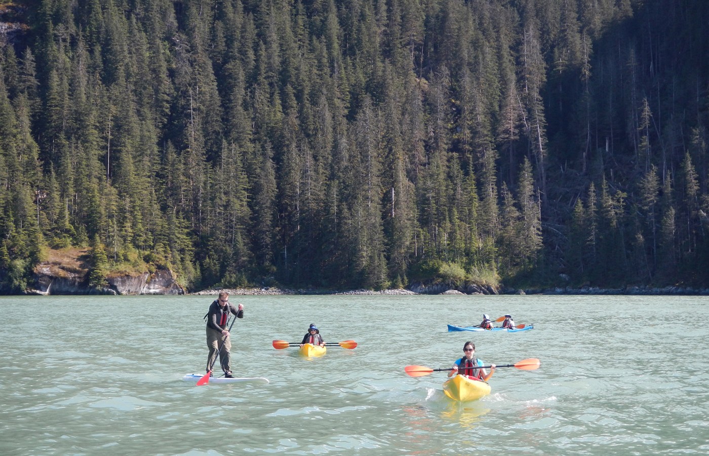 220_sup_kayaking_sm-1400x900.jpg