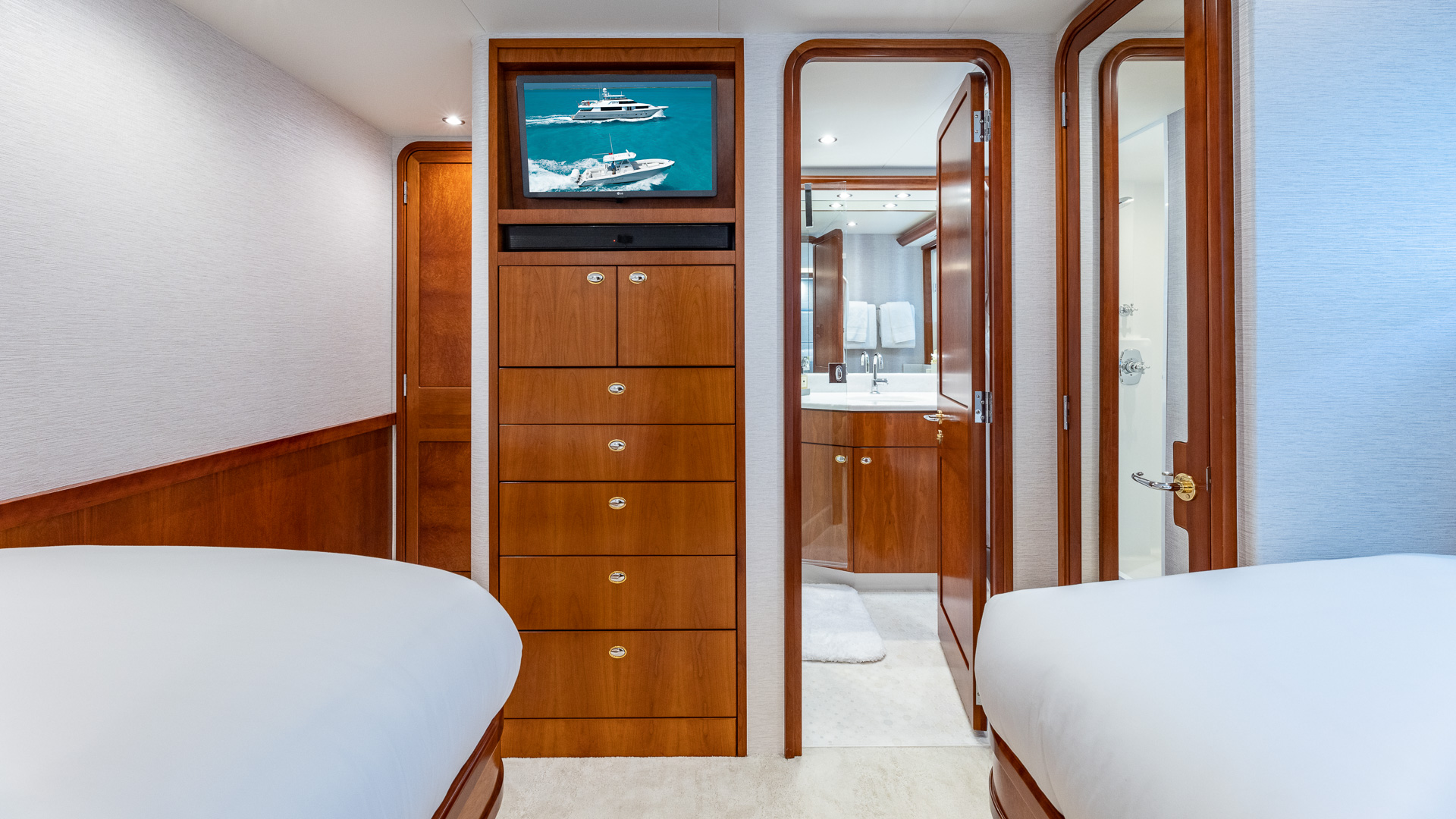 23 Twin Stateroom 2.jpg