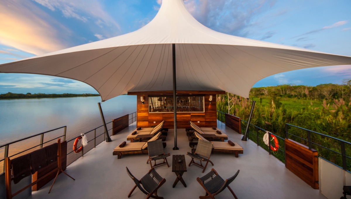 23812-aqua-expeditions-aria-amazon-outdoor-lounge.jpg