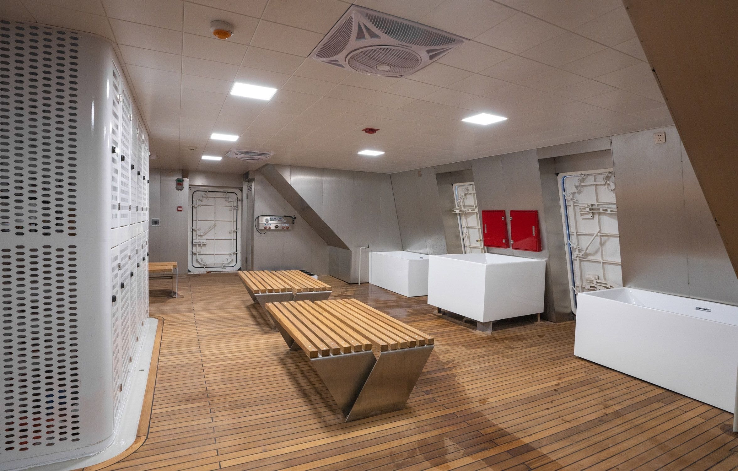 3. Diving deck.jpg