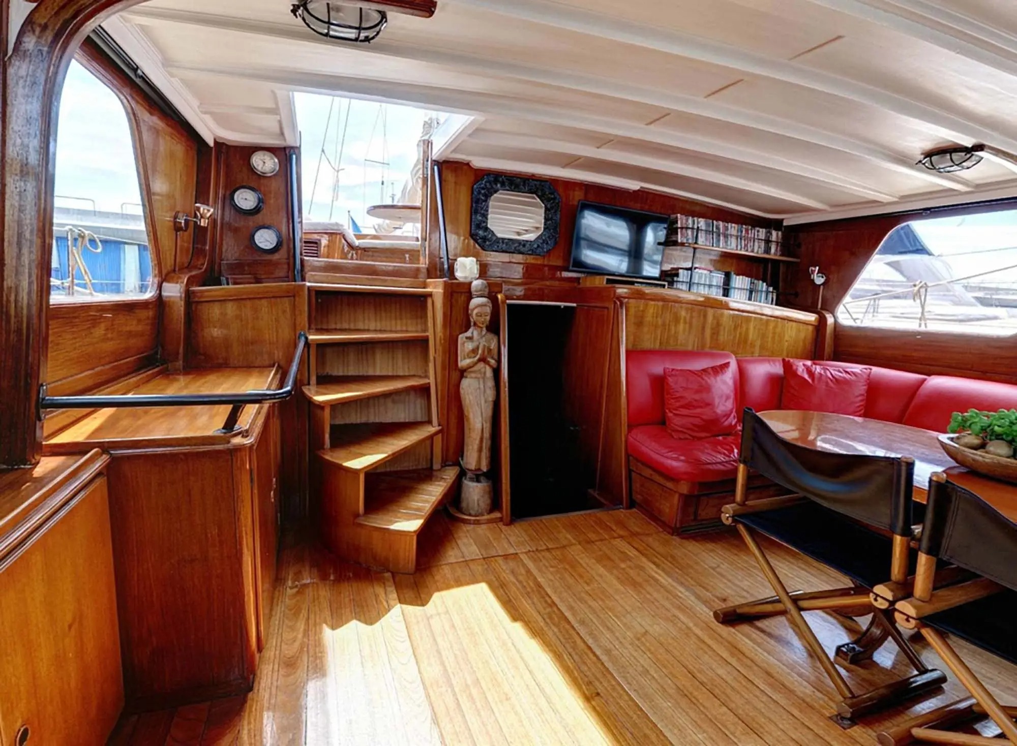 3.1 Classic interior decor.jpg
