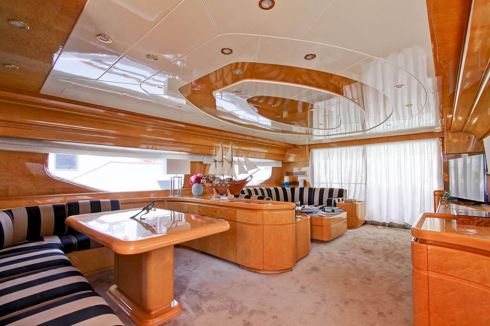 3.1 Spacious classic main salon.jpg