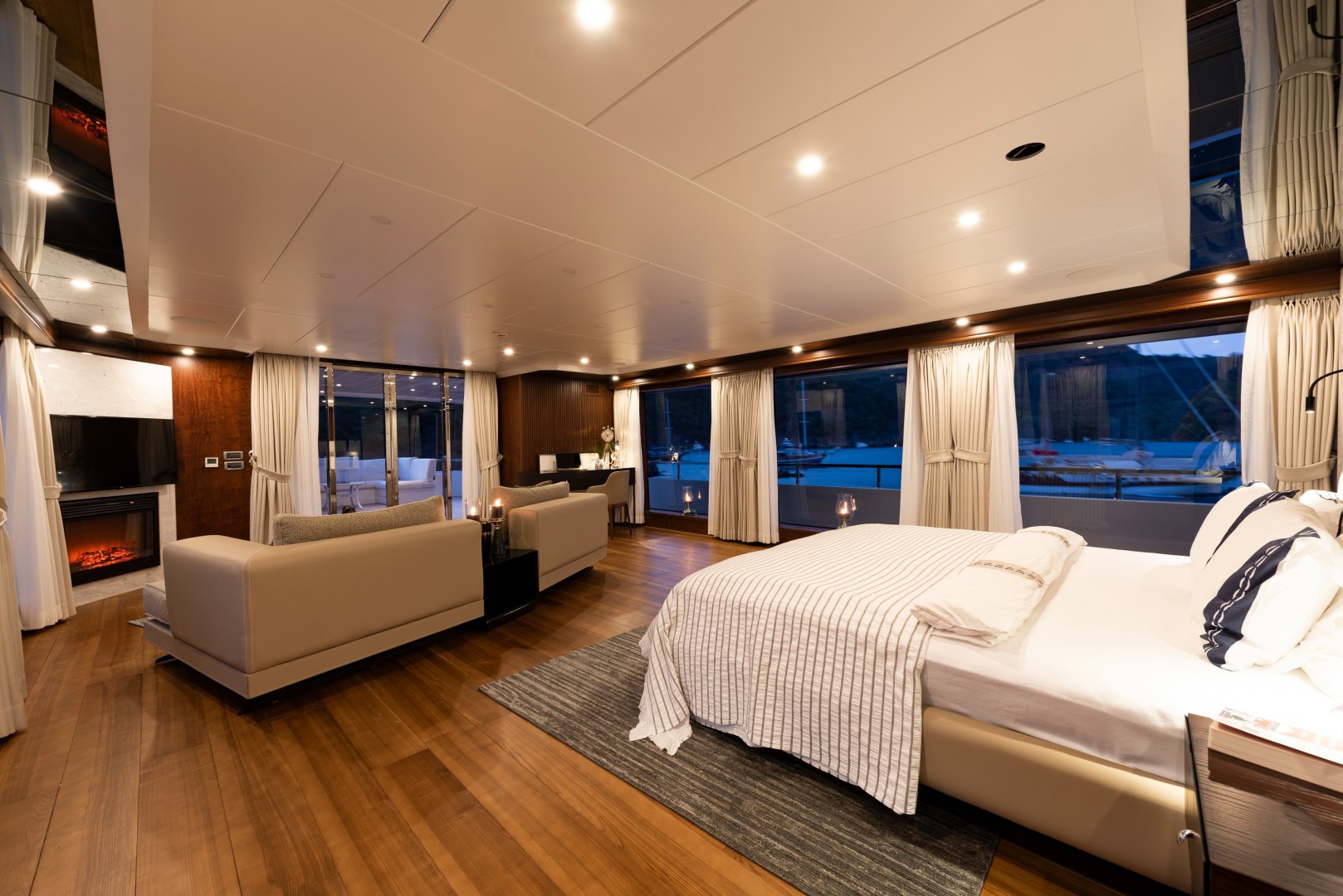 3.2 Bridge deck master view aft.jpg