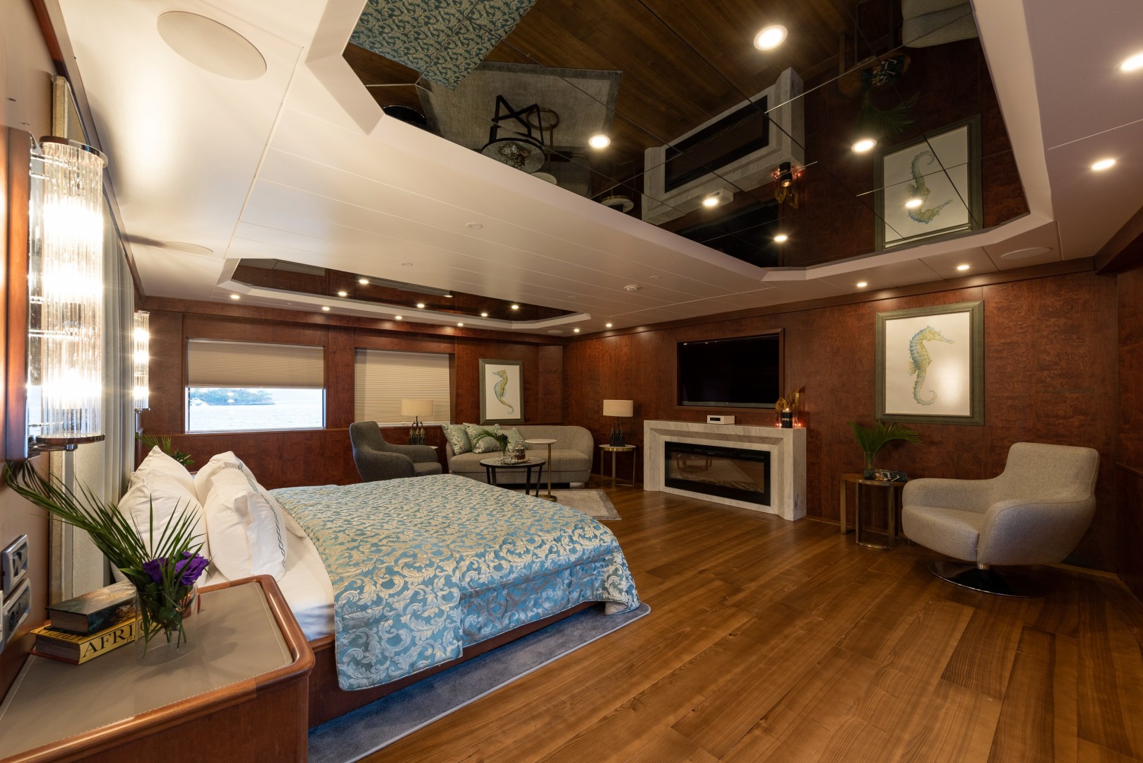 3.3 Main deck master suite.jpg
