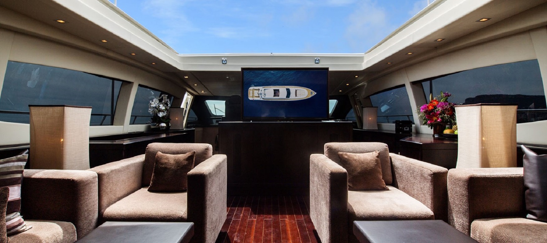 3.3 Main salon open roof.jpg