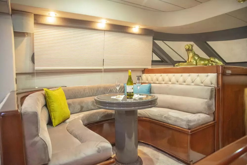 3.4 Main salon dinette.jpg