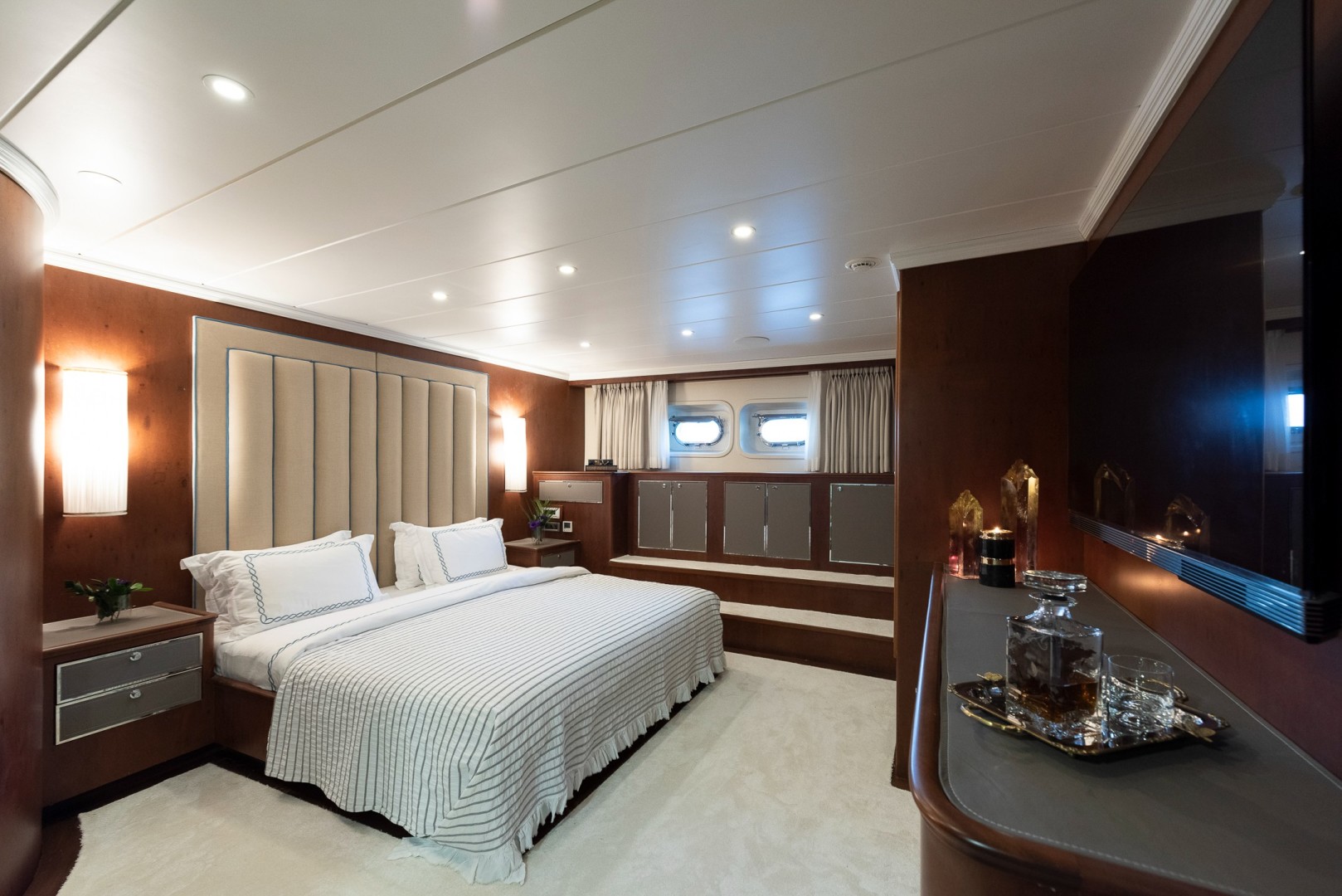 3.5 Full beam VIP suite.jpg