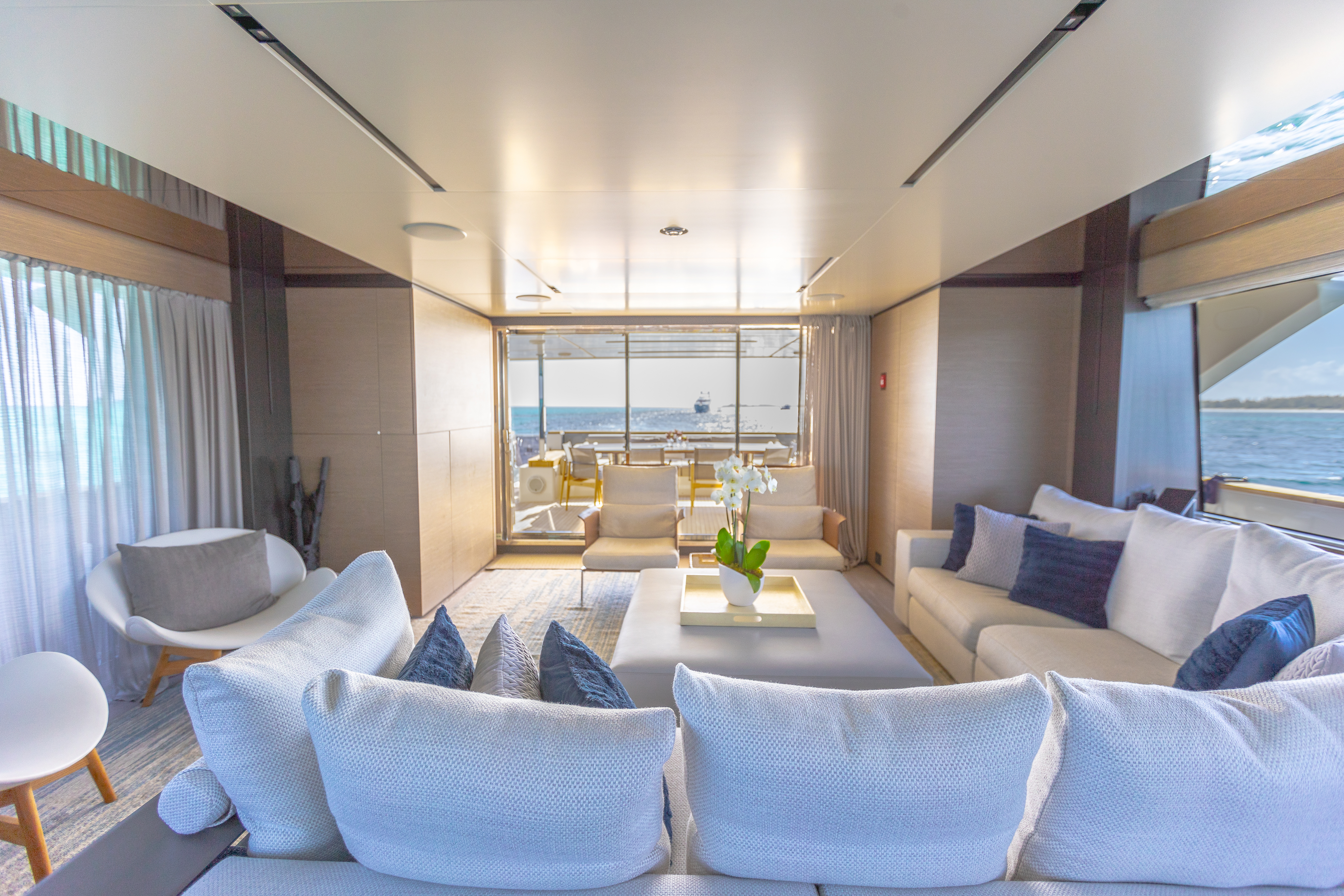 3.5 Main Salon lounge view aft.jpg