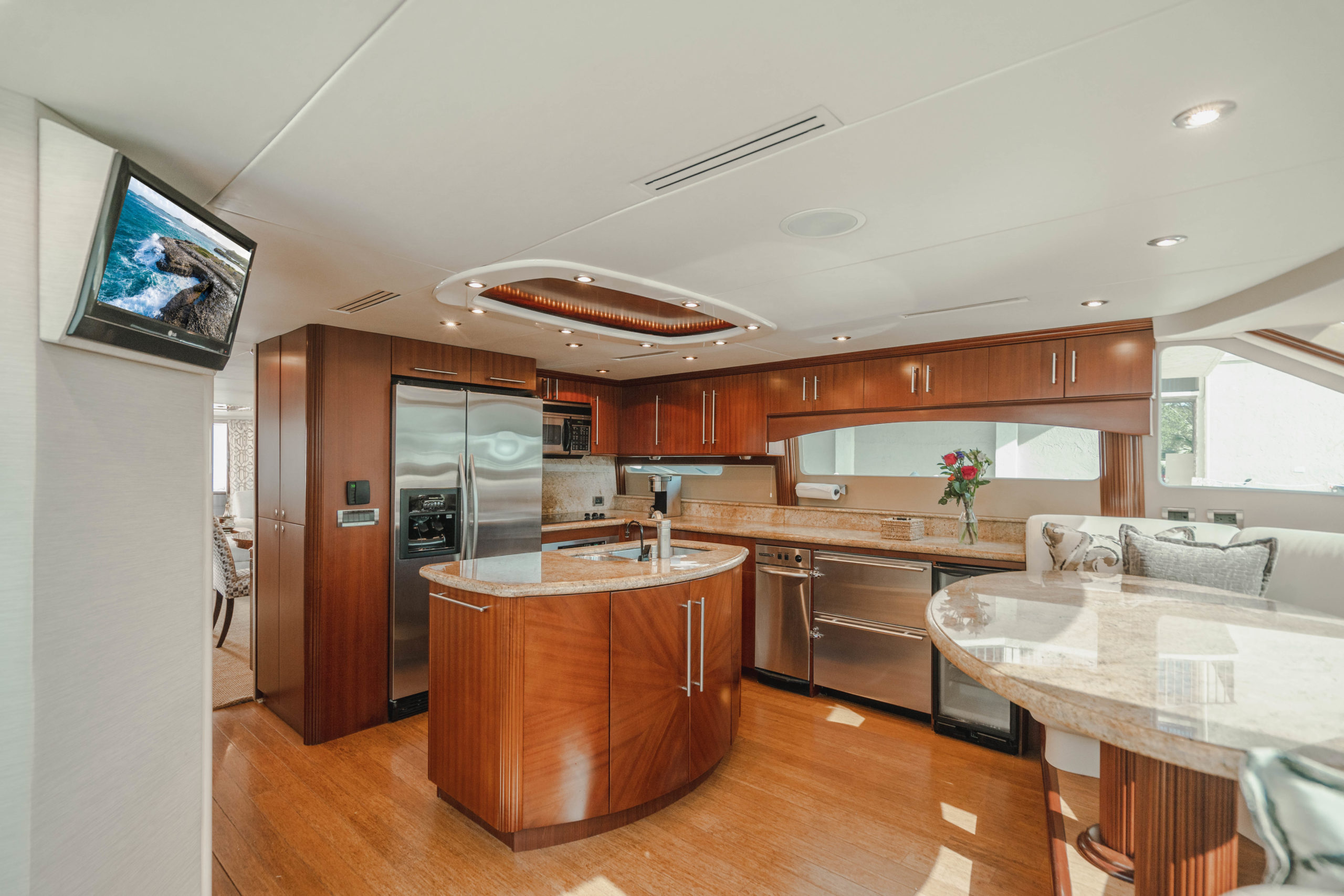 3.6 Well equipped galley.jpg