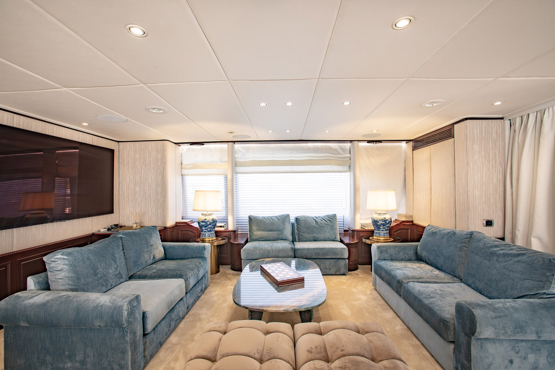 3.7 Skylounge sumptuous sofas.jpg
