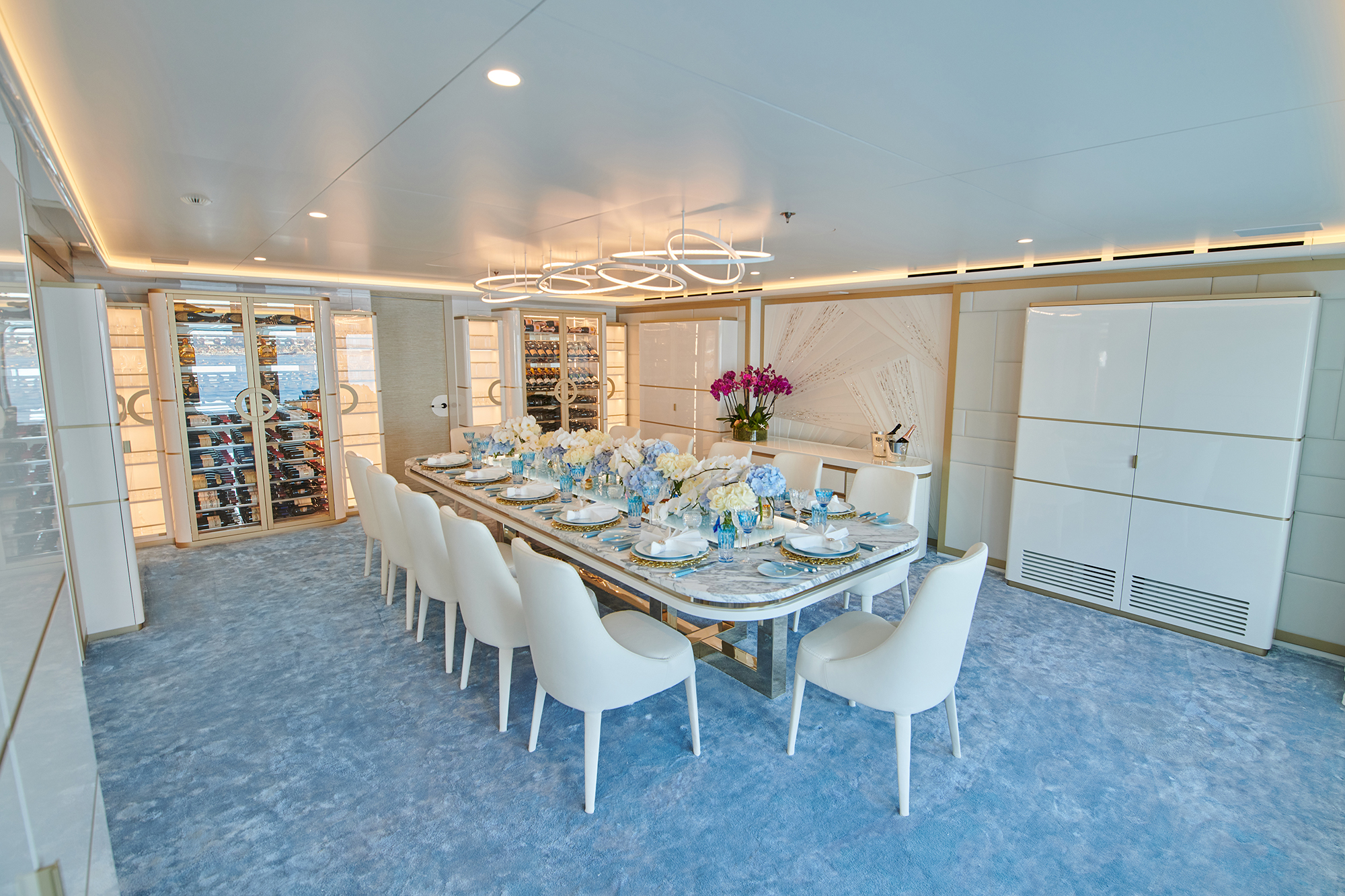 3.8 Dining setting for 14 guests.jpg
