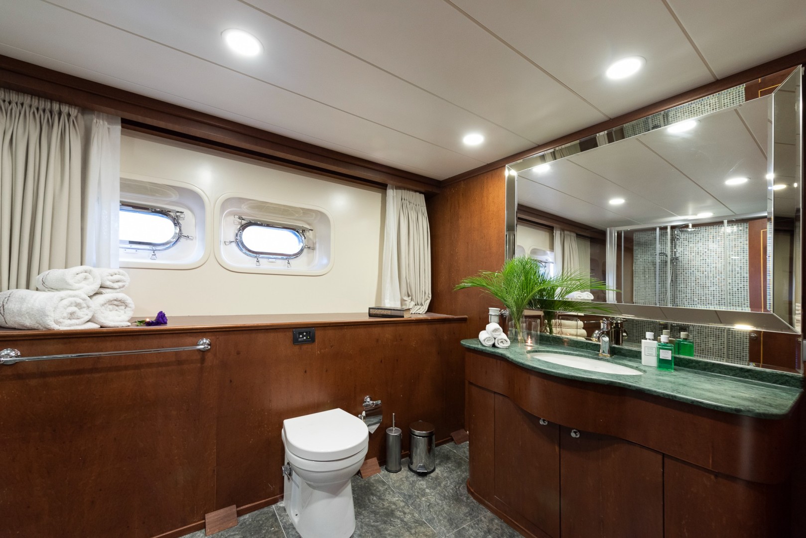 3.9 Guest bathroom.jpg