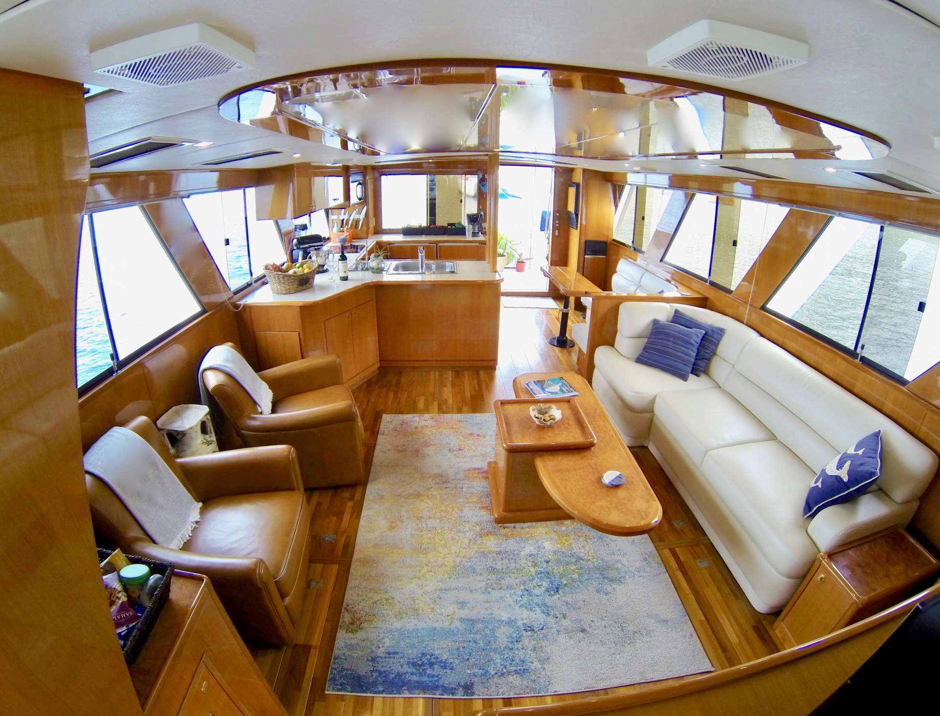 301 Motor Yacht MCGREGOR III Main Salon.jpg